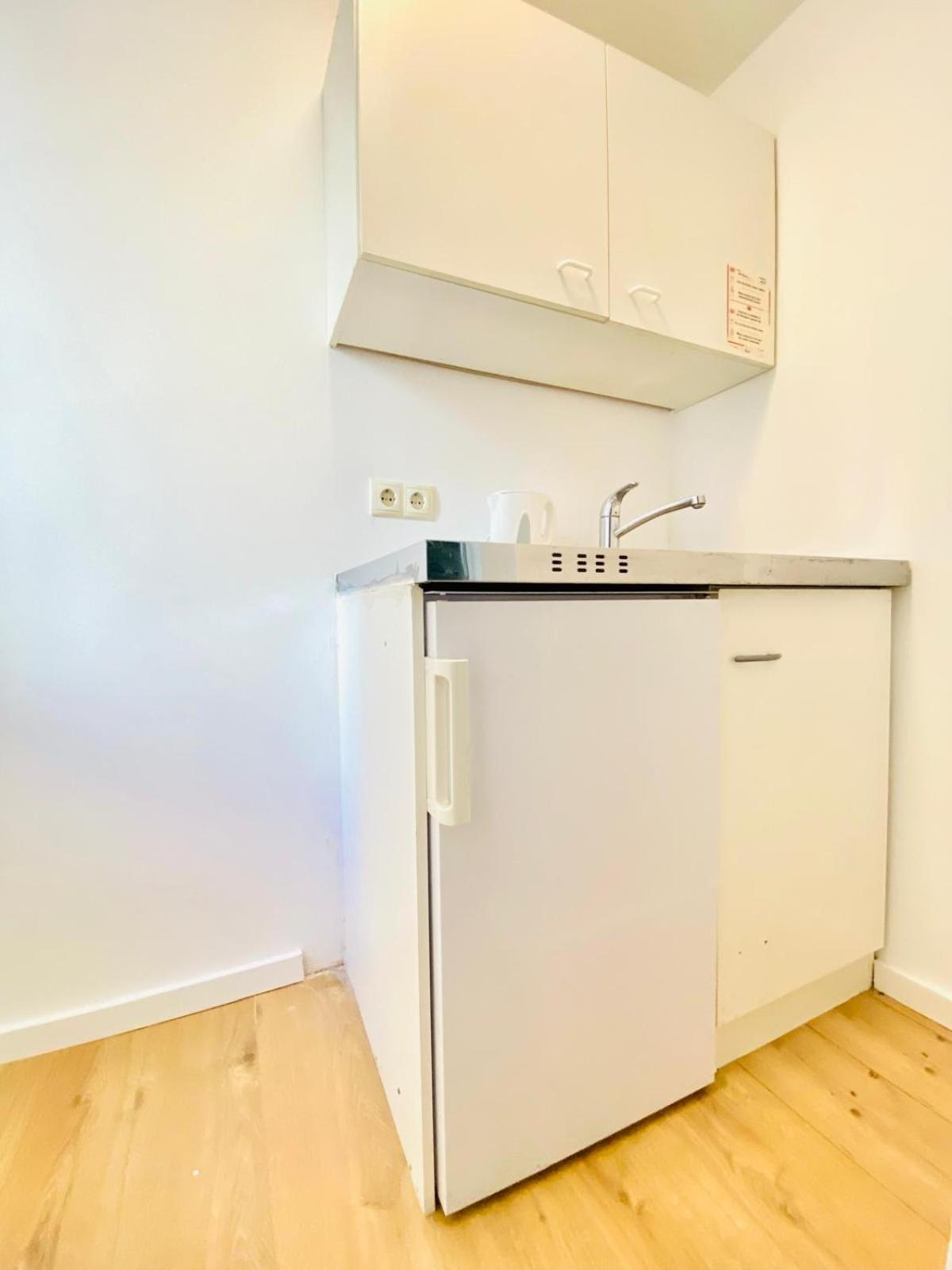 8 Fully Equipped Studio Shared Apt W Terrace Margareten Apartment *