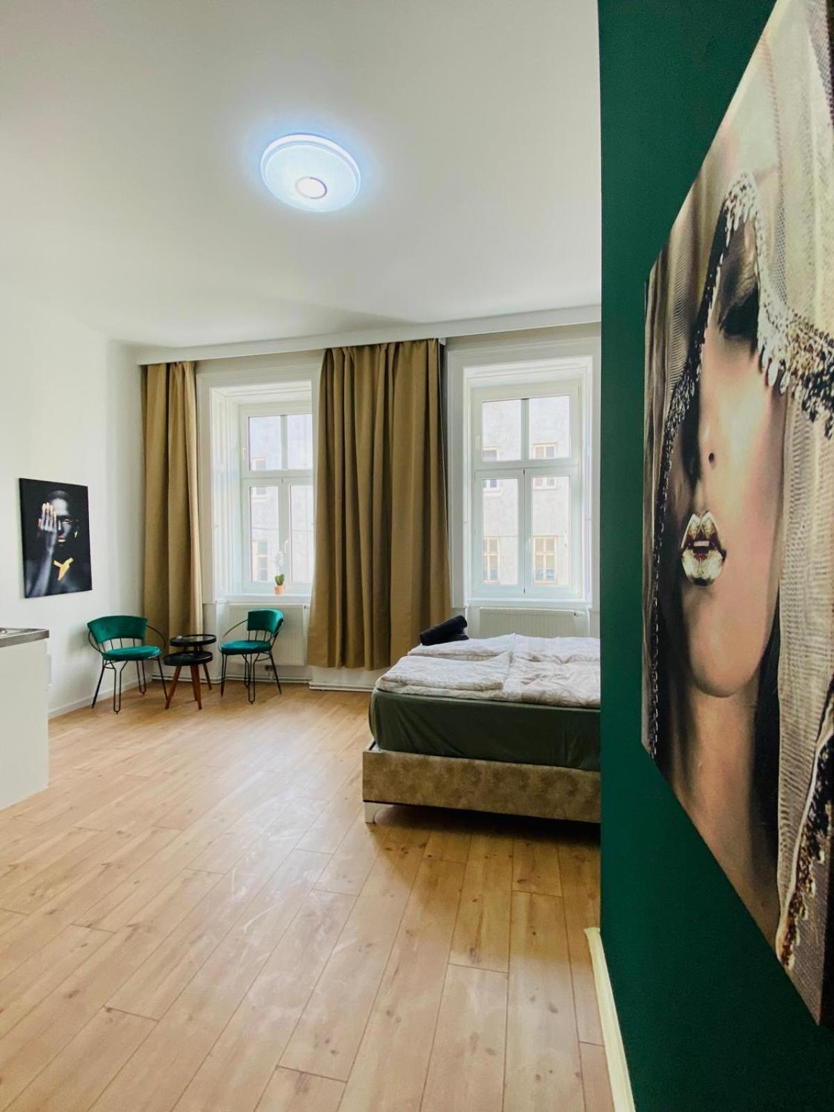 8 Fully Equipped Studio Shared Apt W Terrace Margareten *