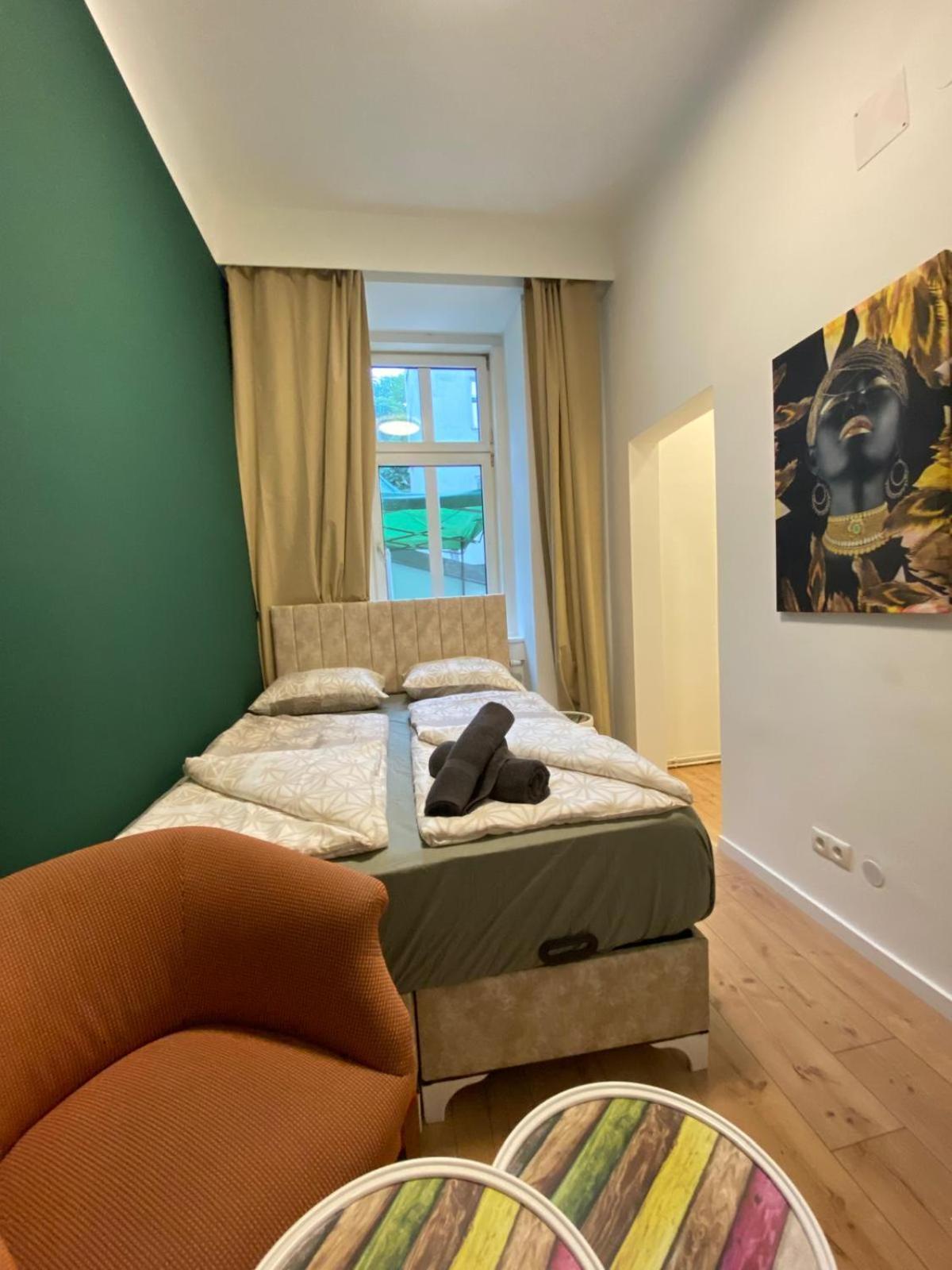 8 Fully Equipped Studio Shared Apt W Terrace Margareten