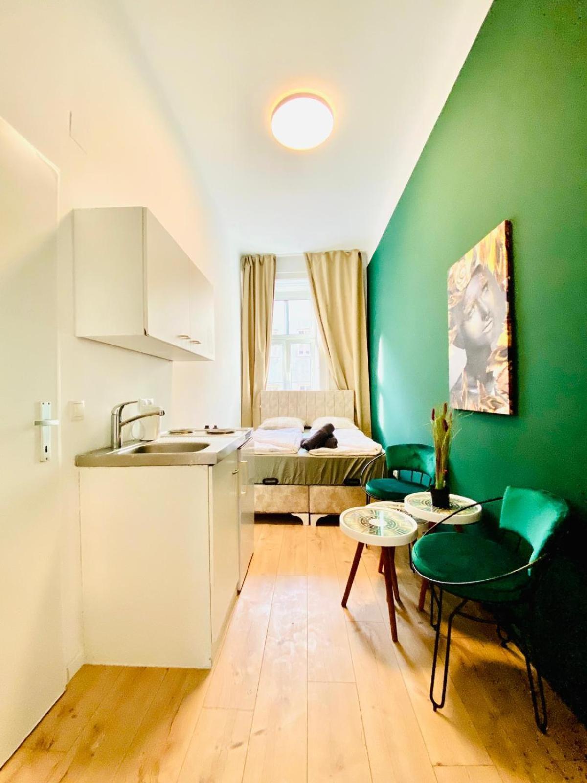 8 Fully Equipped Studio Shared Apt W Terrace Margareten * Vienna