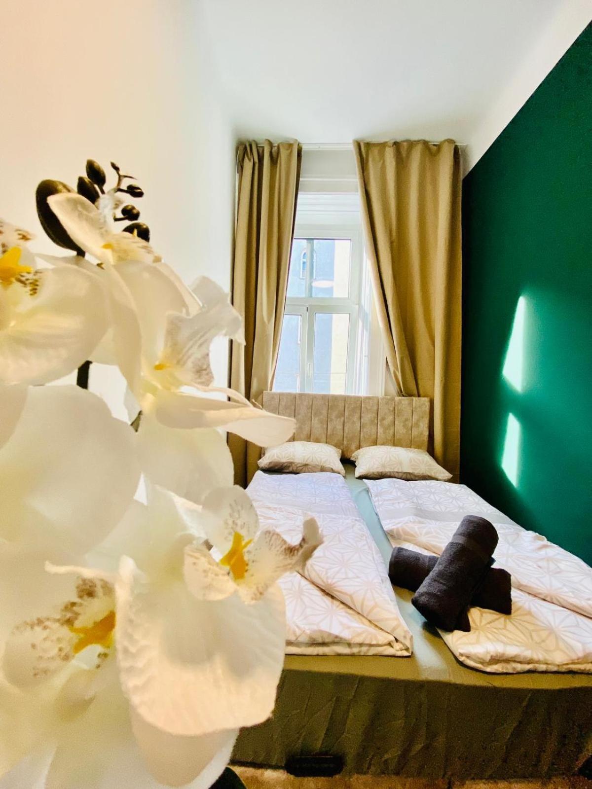 8 Fully Equipped Studio Shared Apt W Terrace Margareten Vienna