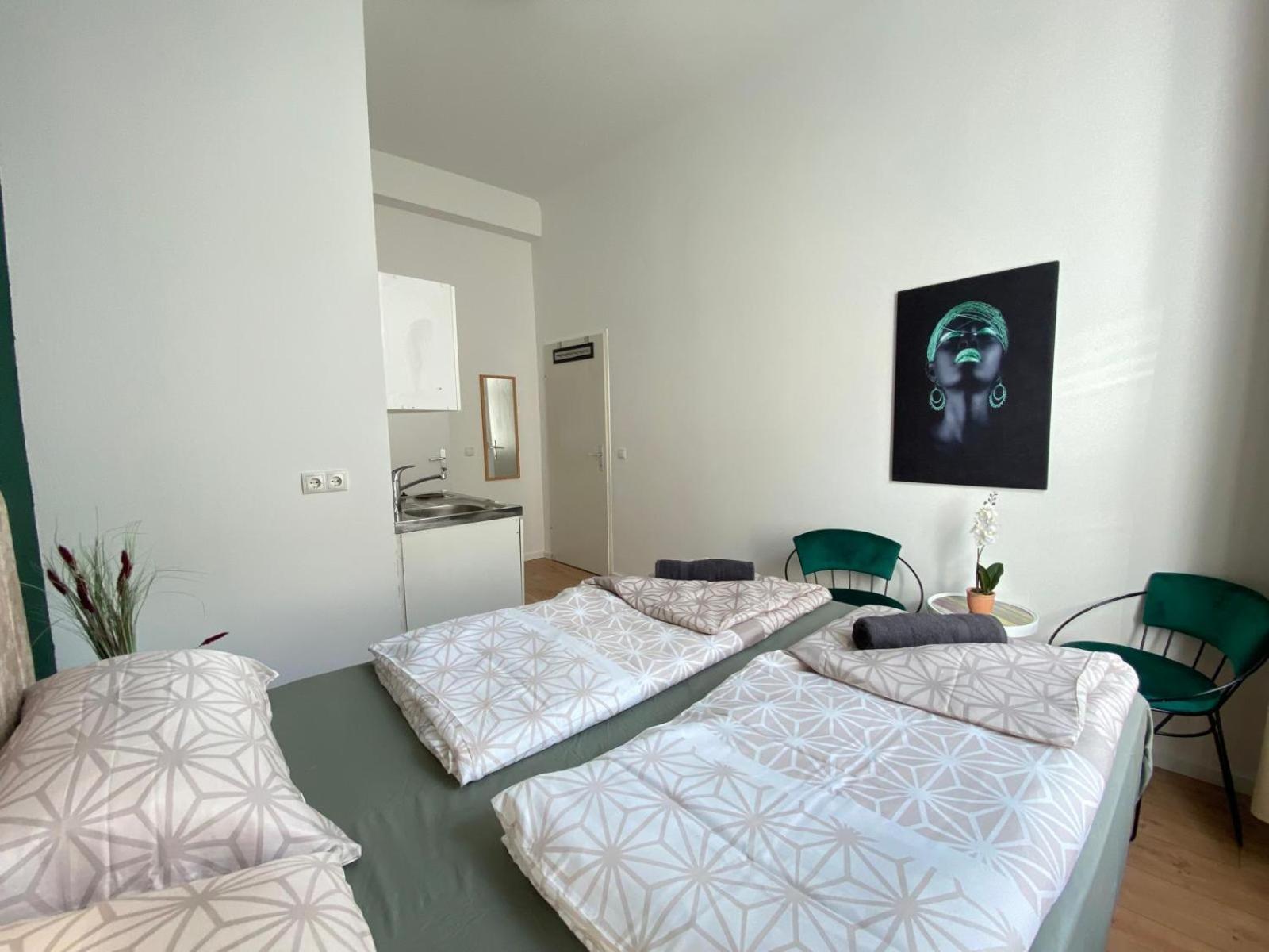 8 Fully Equipped Studio Shared Apt W Terrace Margareten *