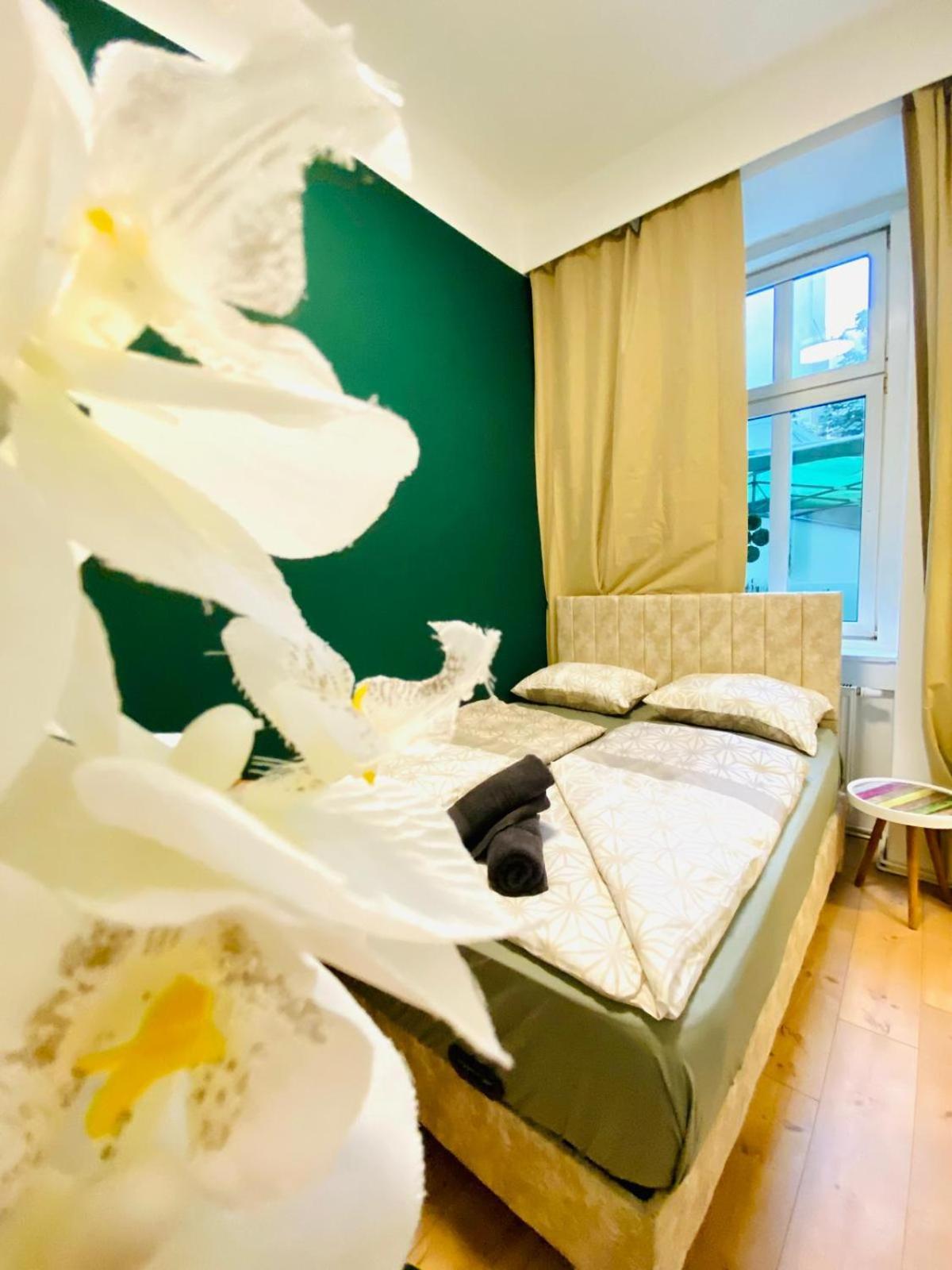 8 Fully Equipped Studio Shared Apt W Terrace Margareten Apartment