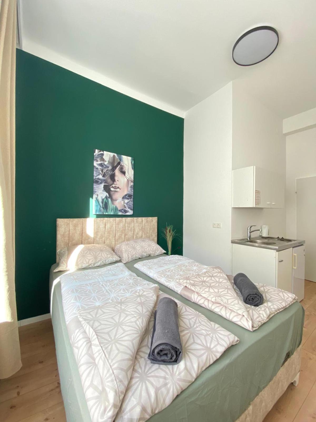 8 Fully Equipped Studio Shared Apt W Terrace Margareten * Vienna