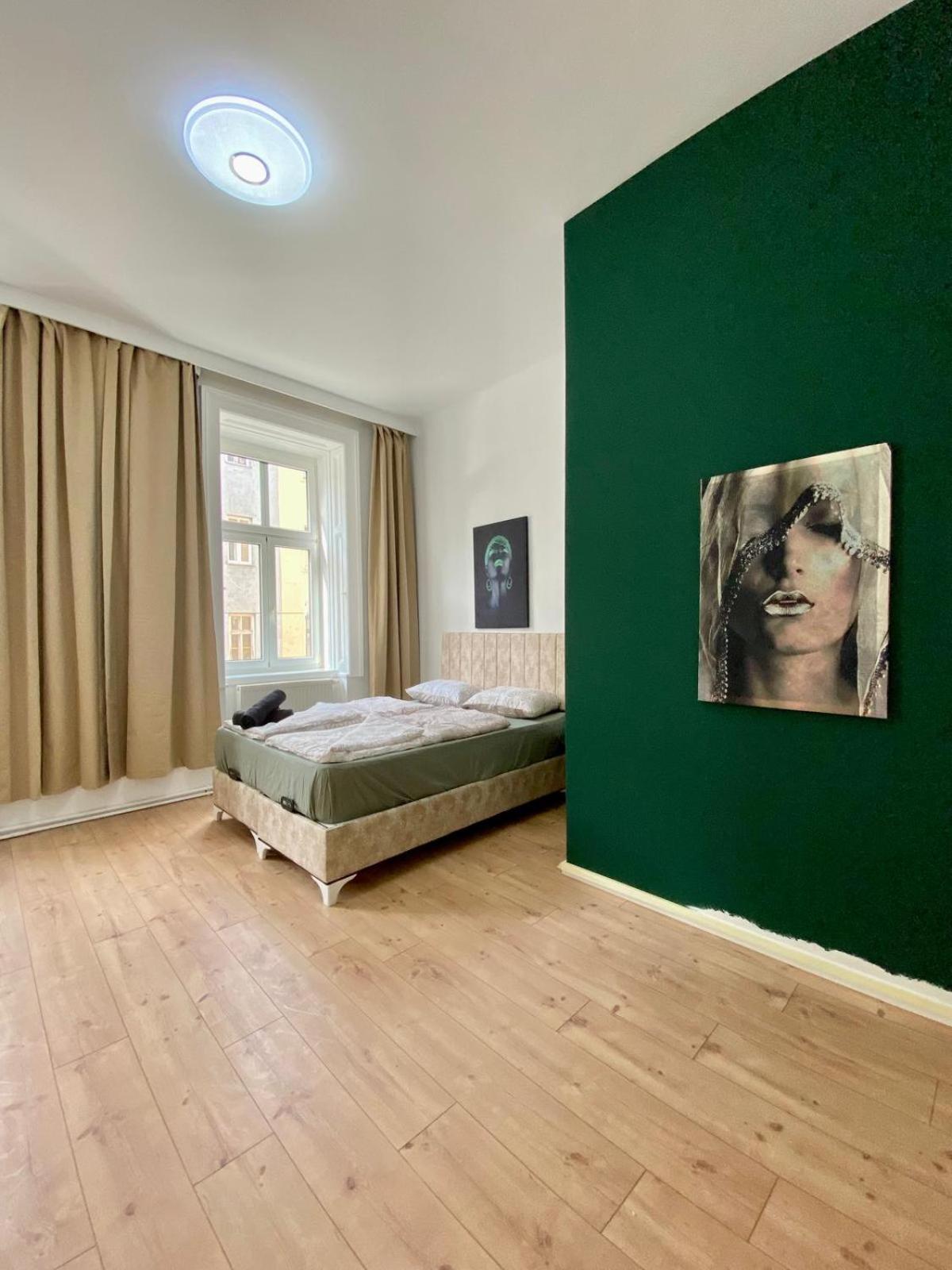 8 Fully Equipped Studio Shared Apt W Terrace Margareten *
