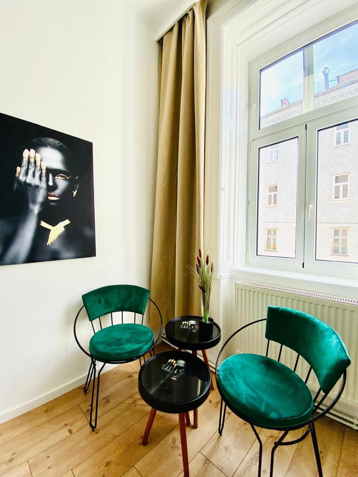 8 Fully Equipped Studio Shared Apt W Terrace Margareten *