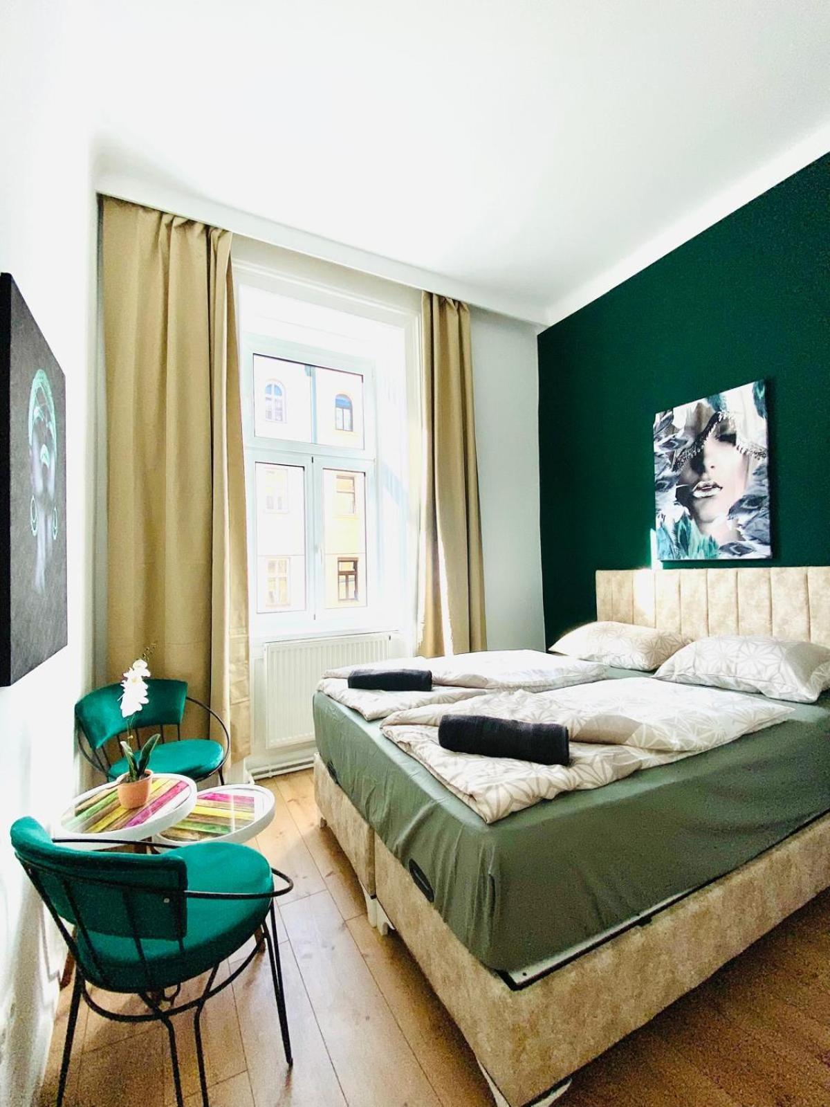 8 Fully Equipped Studio Shared Apt W Terrace Margareten Apartment *