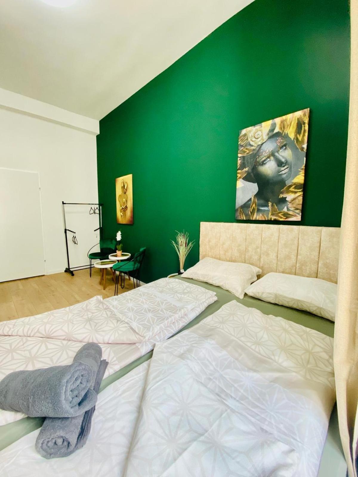 8 Fully Equipped Studio Shared Apt W Terrace Margareten Apartment