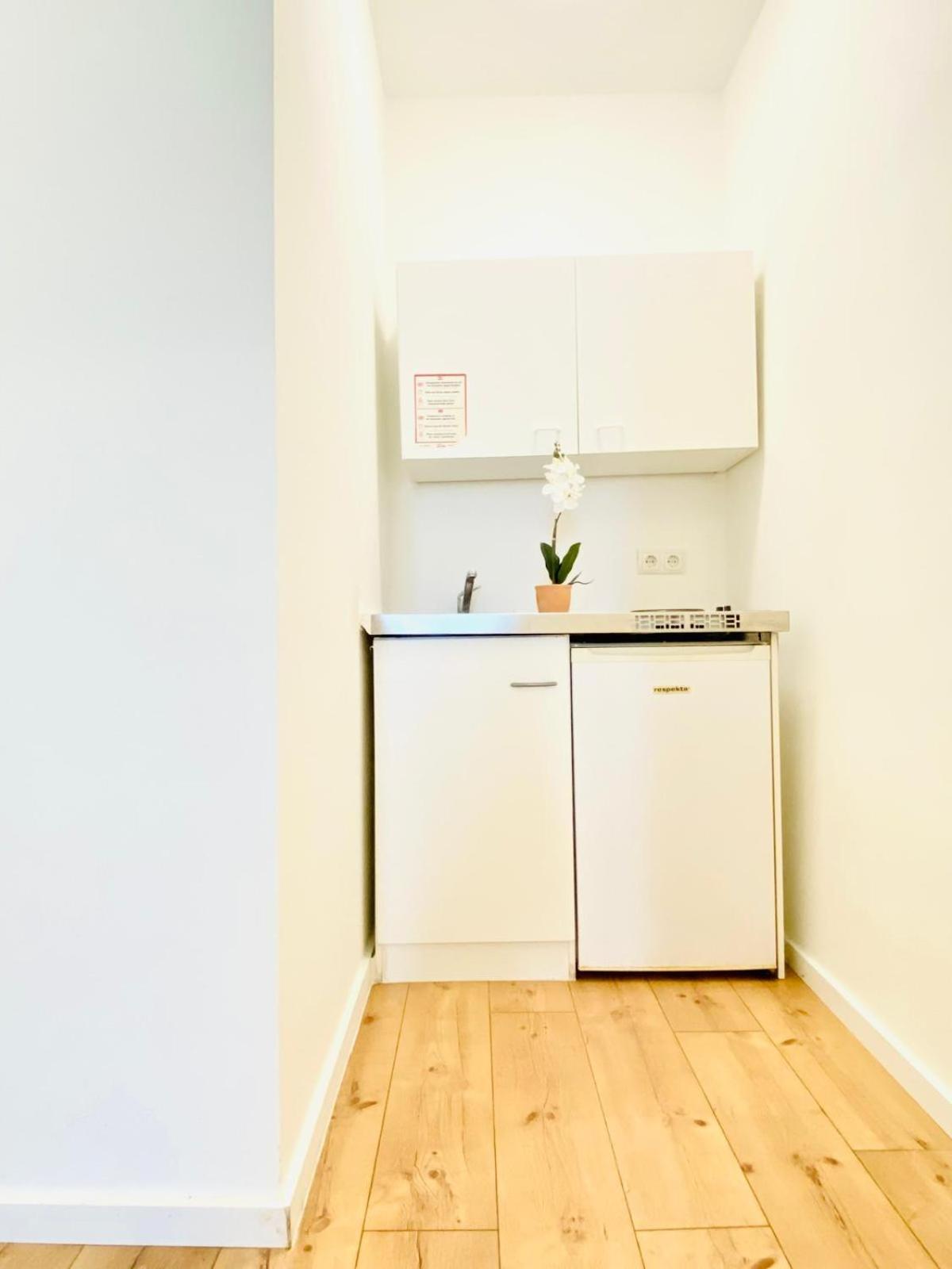8 Fully Equipped Studio Shared Apt W Terrace Margareten Apartment