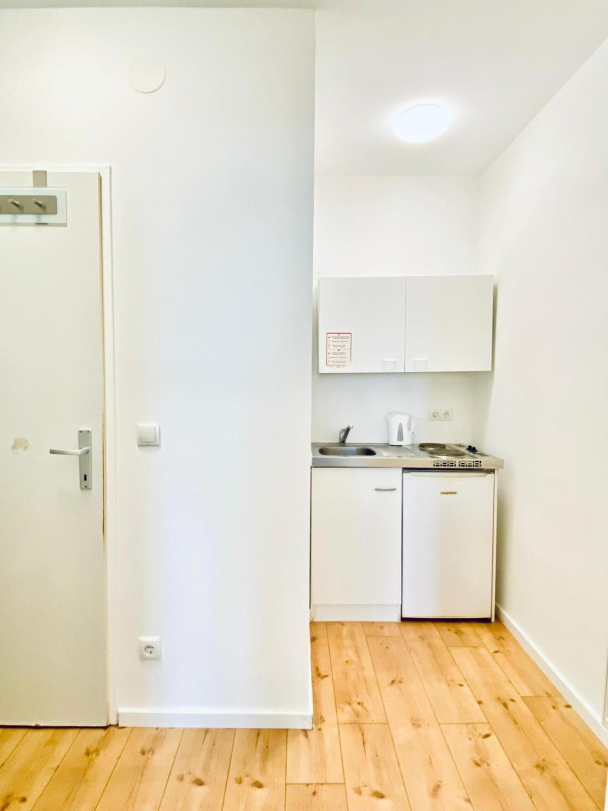 Apartment 8 Fully Equipped Studio Shared Apt W Terrace Margareten *