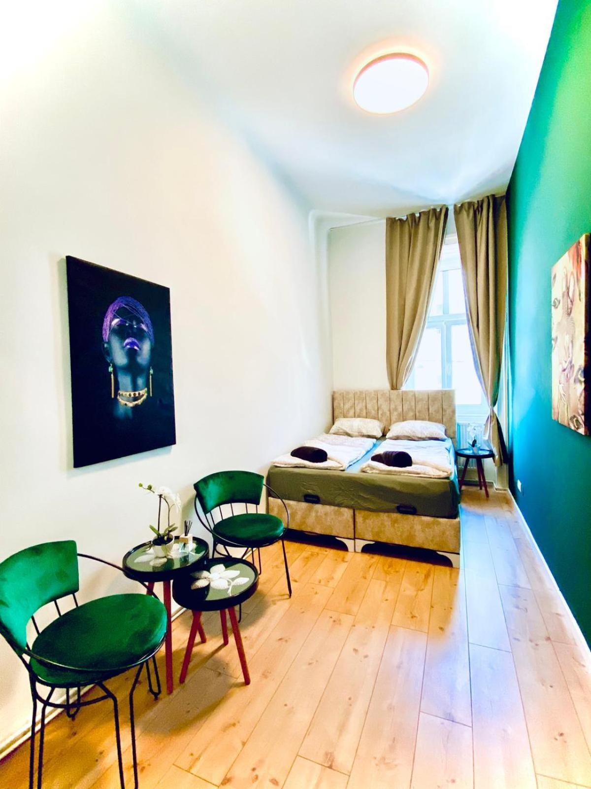 8 Fully Equipped Studio Shared Apt W Terrace Margareten