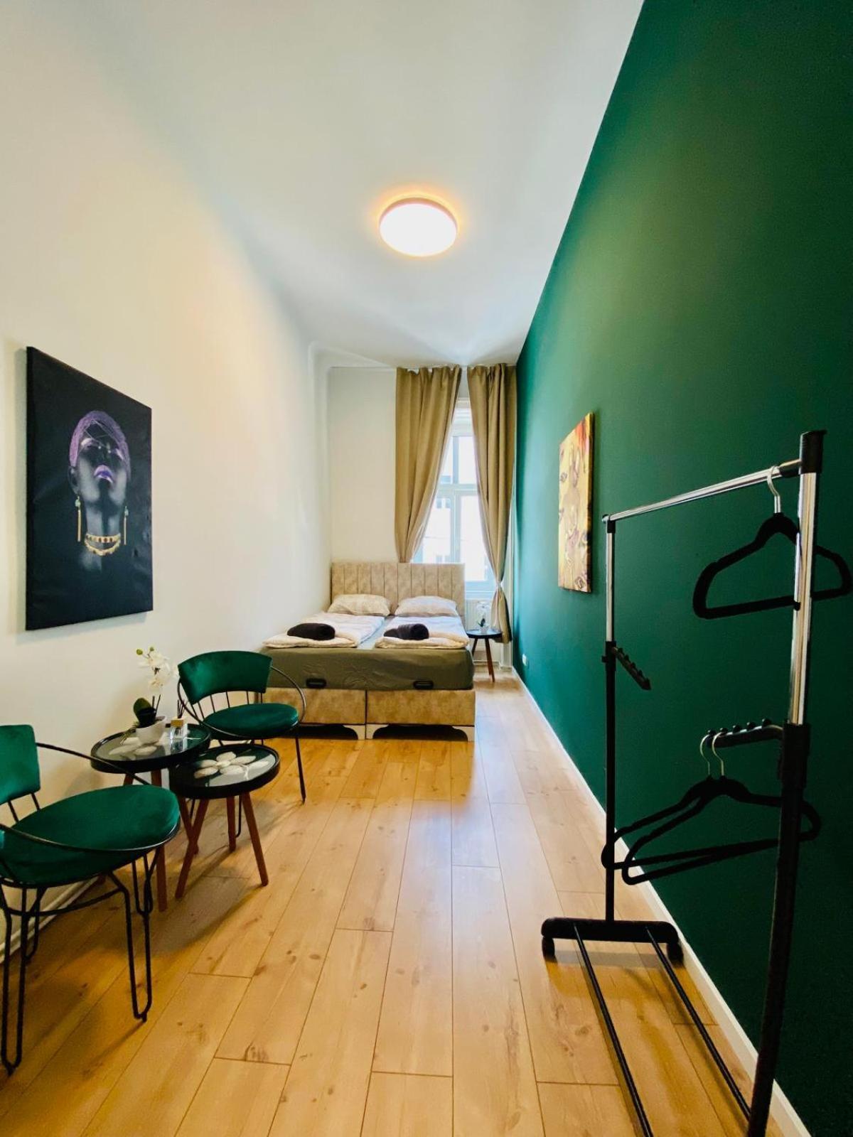 Apartment 8 Fully Equipped Studio Shared Apt W Terrace Margareten Vienna
