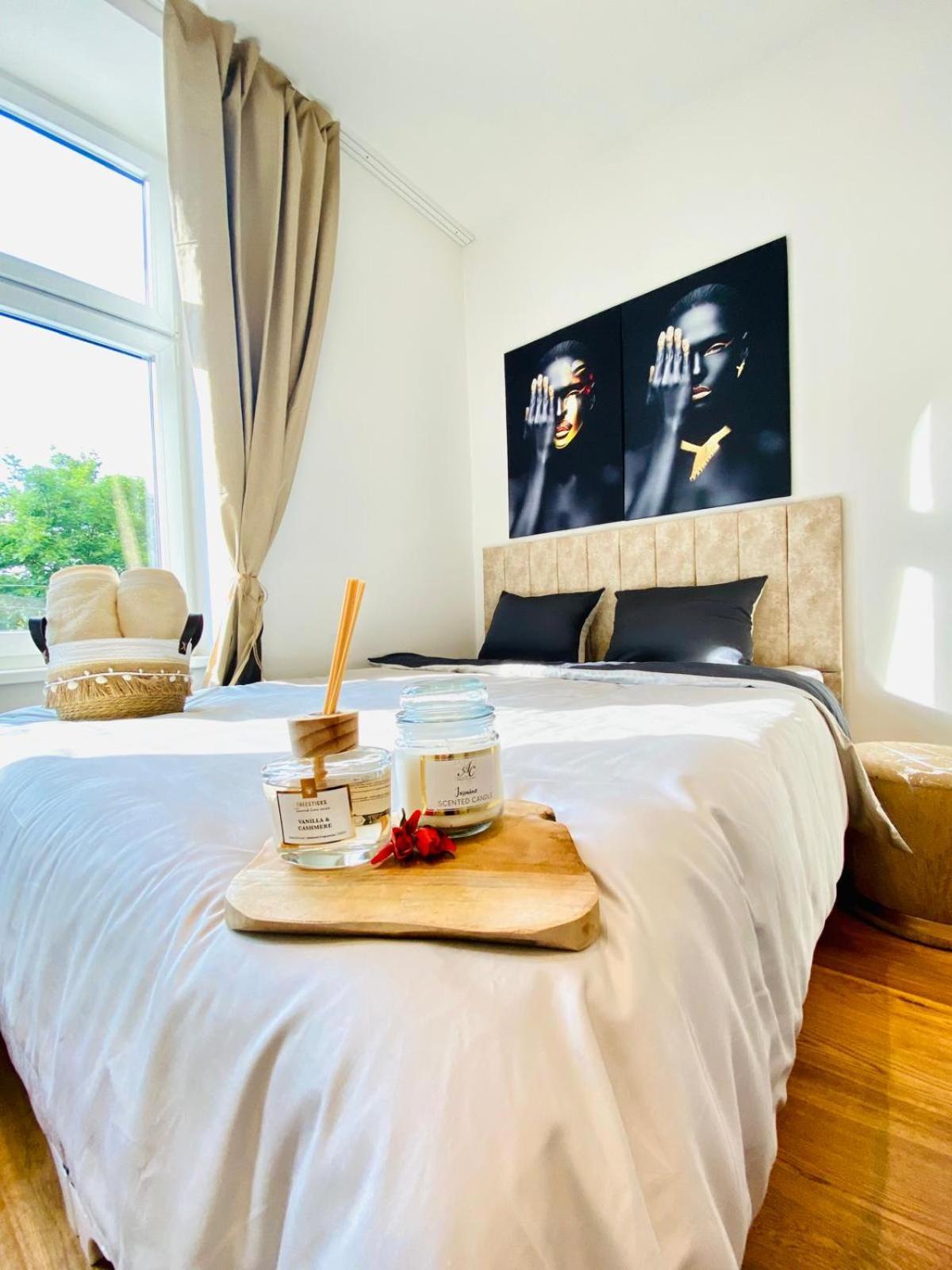 Elegant 2br With Balcony Near Millennium Apartment