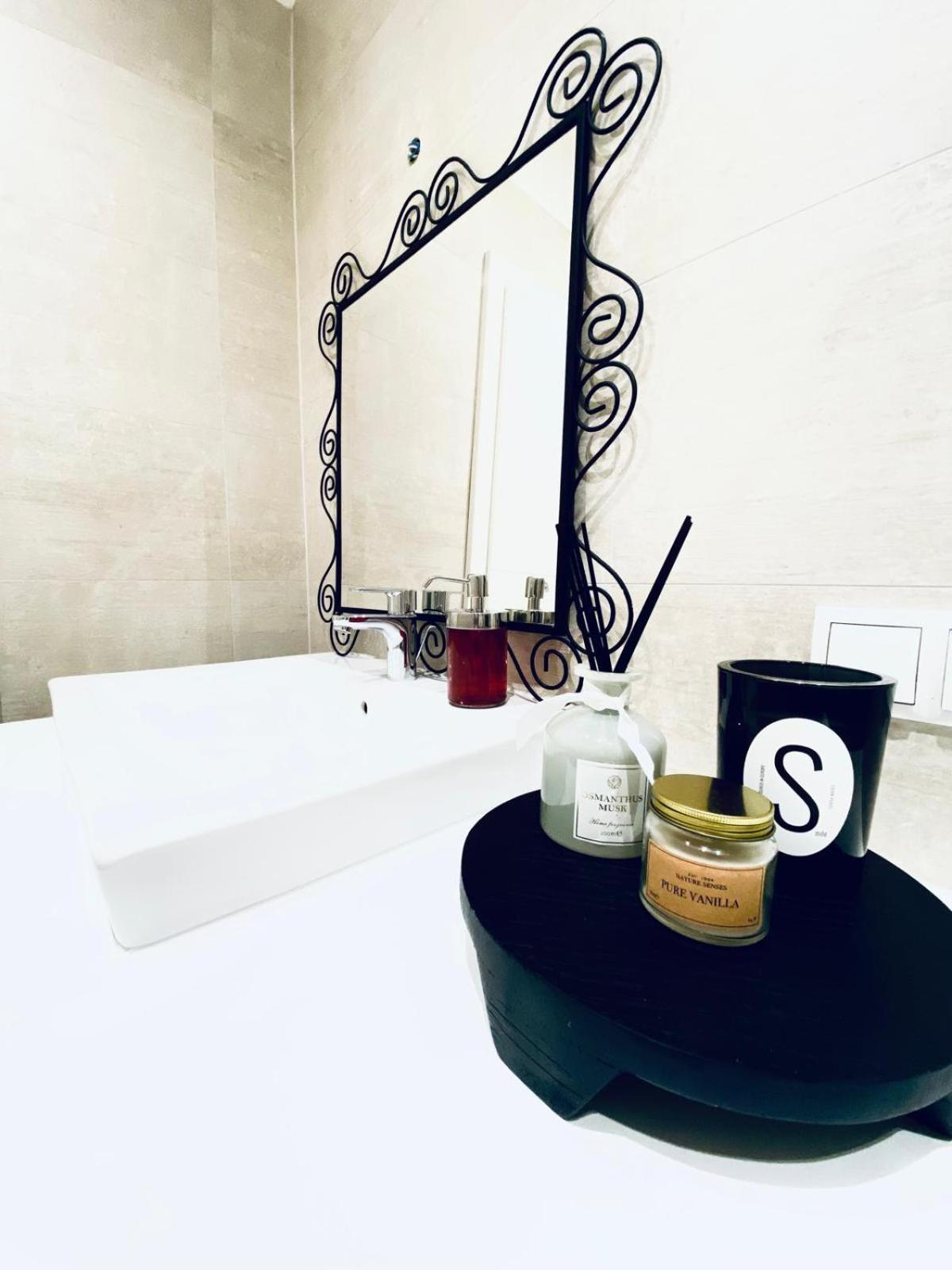 Elegant 2br With Balcony Near Millennium Apartment *