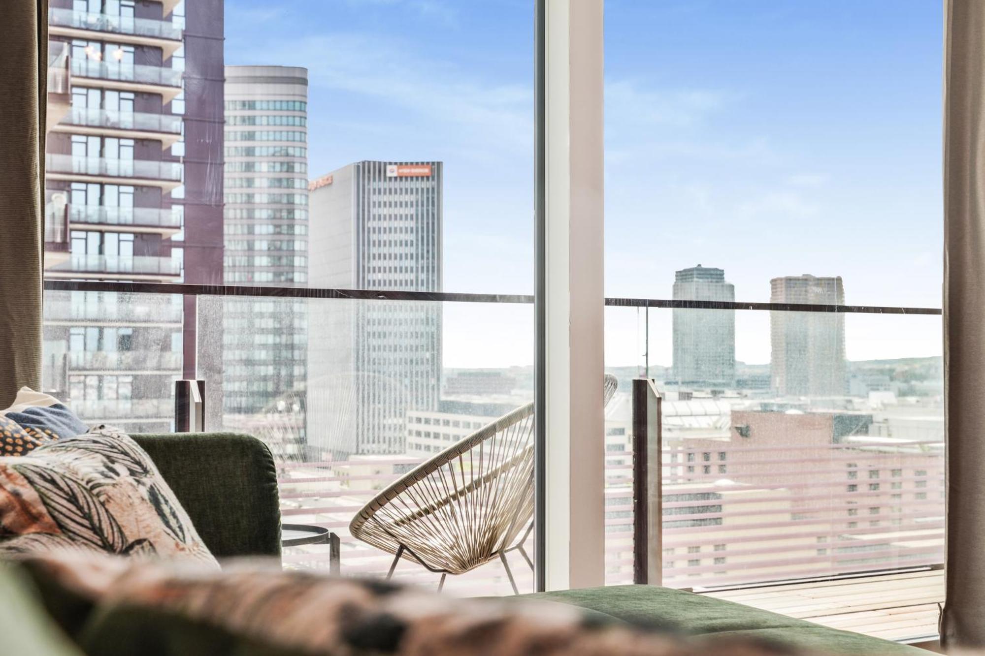 Sky I Rooftop Pool I Netflix Apartment