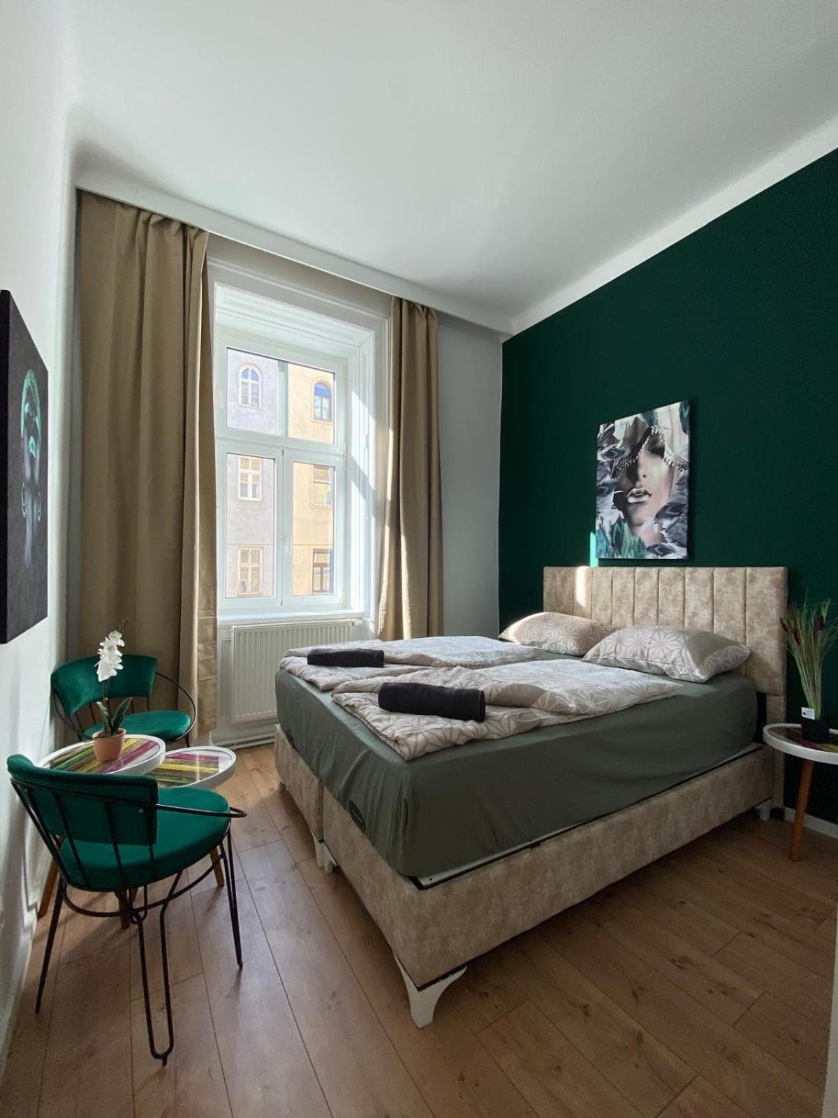 8 Fully Equipped Studio Apt W Terrace Margareten