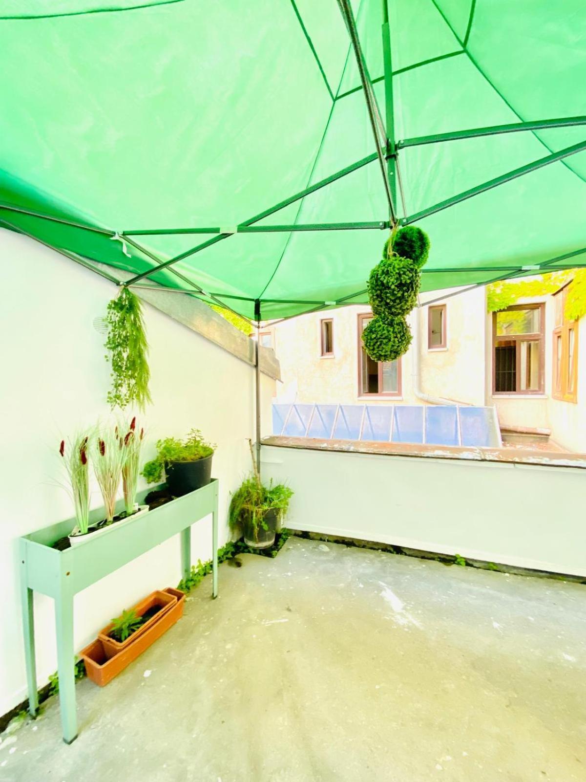 8 Fully Equipped Studio Shared Apt W Terrace Margareten Apartment