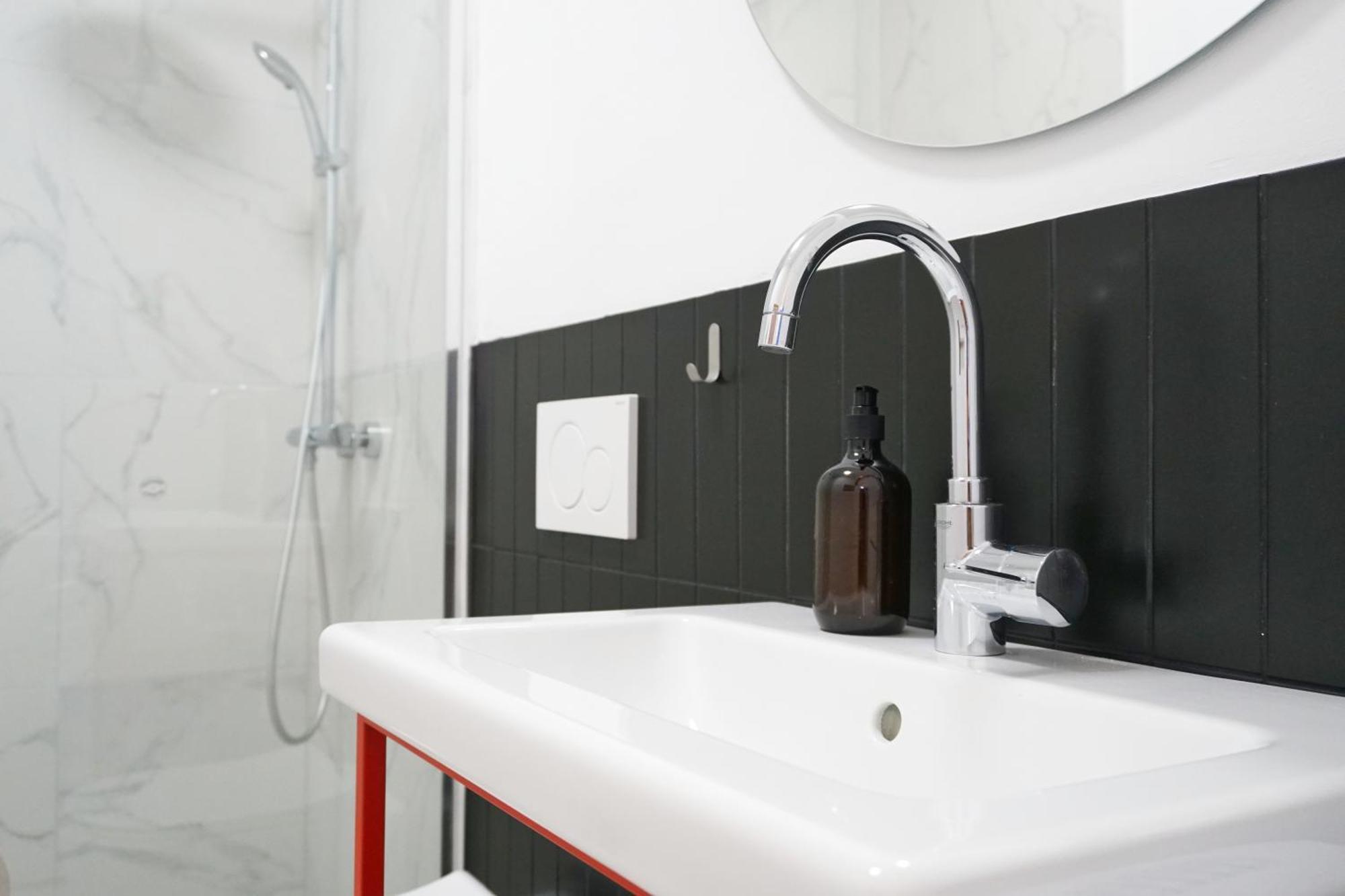 Vibrant Design - Full Kitchen - Wi-fi - 18 Mins To Centre Apartment Vienna