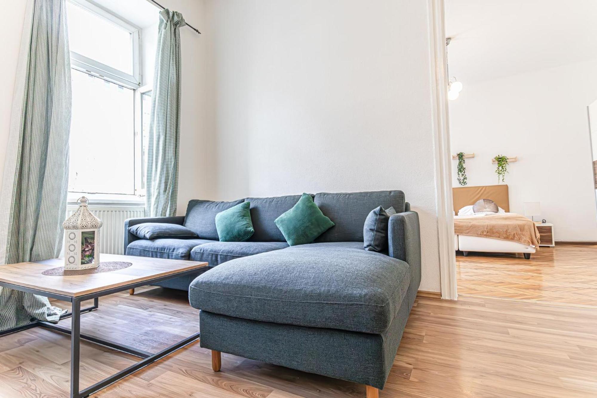 Timeless Vienna: 2br In The Historic District Apartment