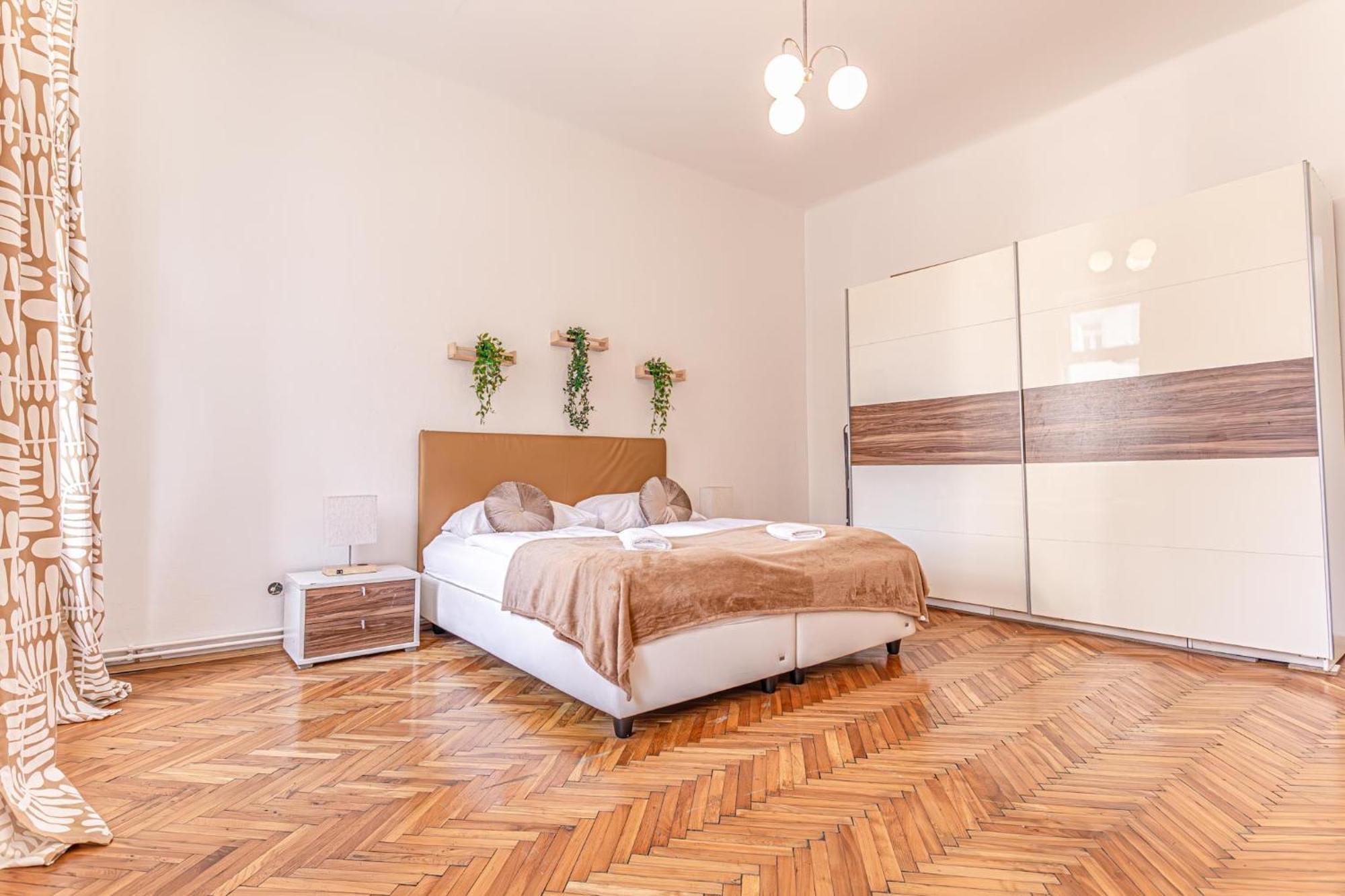 Timeless Vienna: 2br In The Historic District