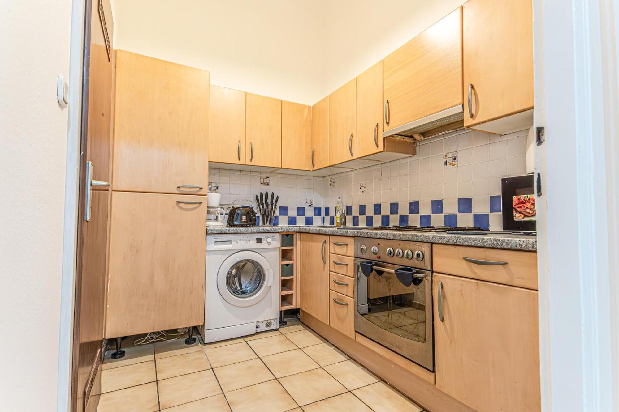 Timeless Vienna: 2br In The Historic District Apartment *