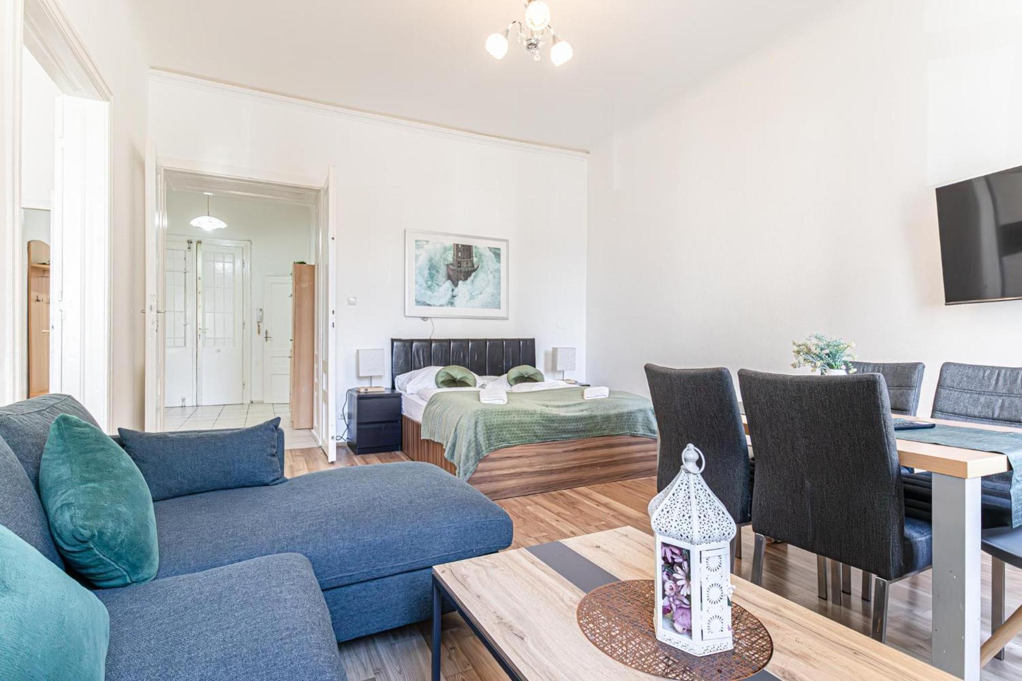 Timeless Vienna: 2br In The Historic District Apartment