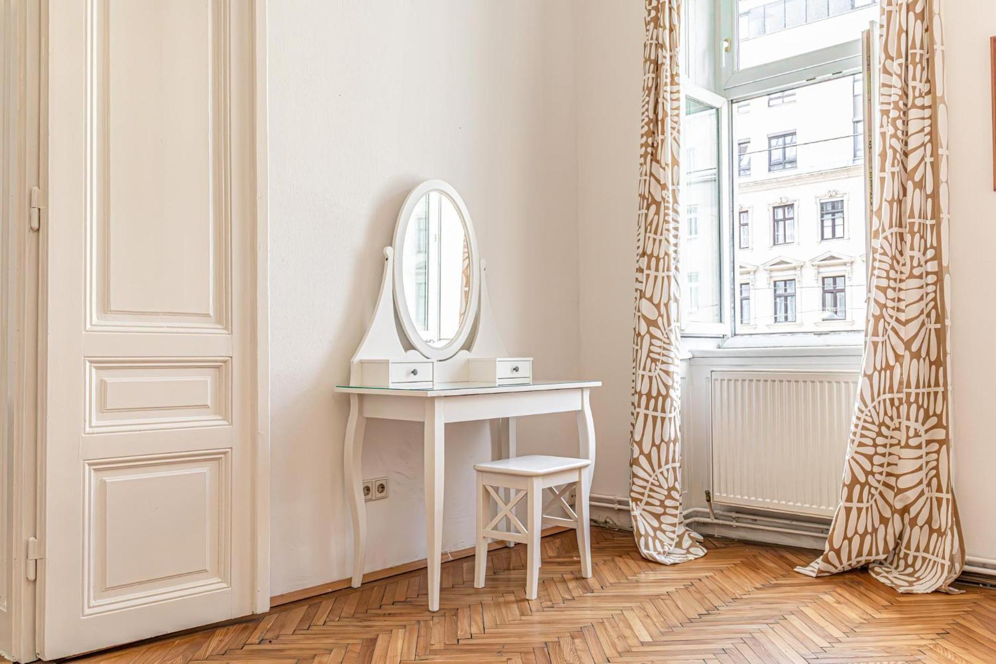Apartment Timeless Vienna: 2br In The Historic District