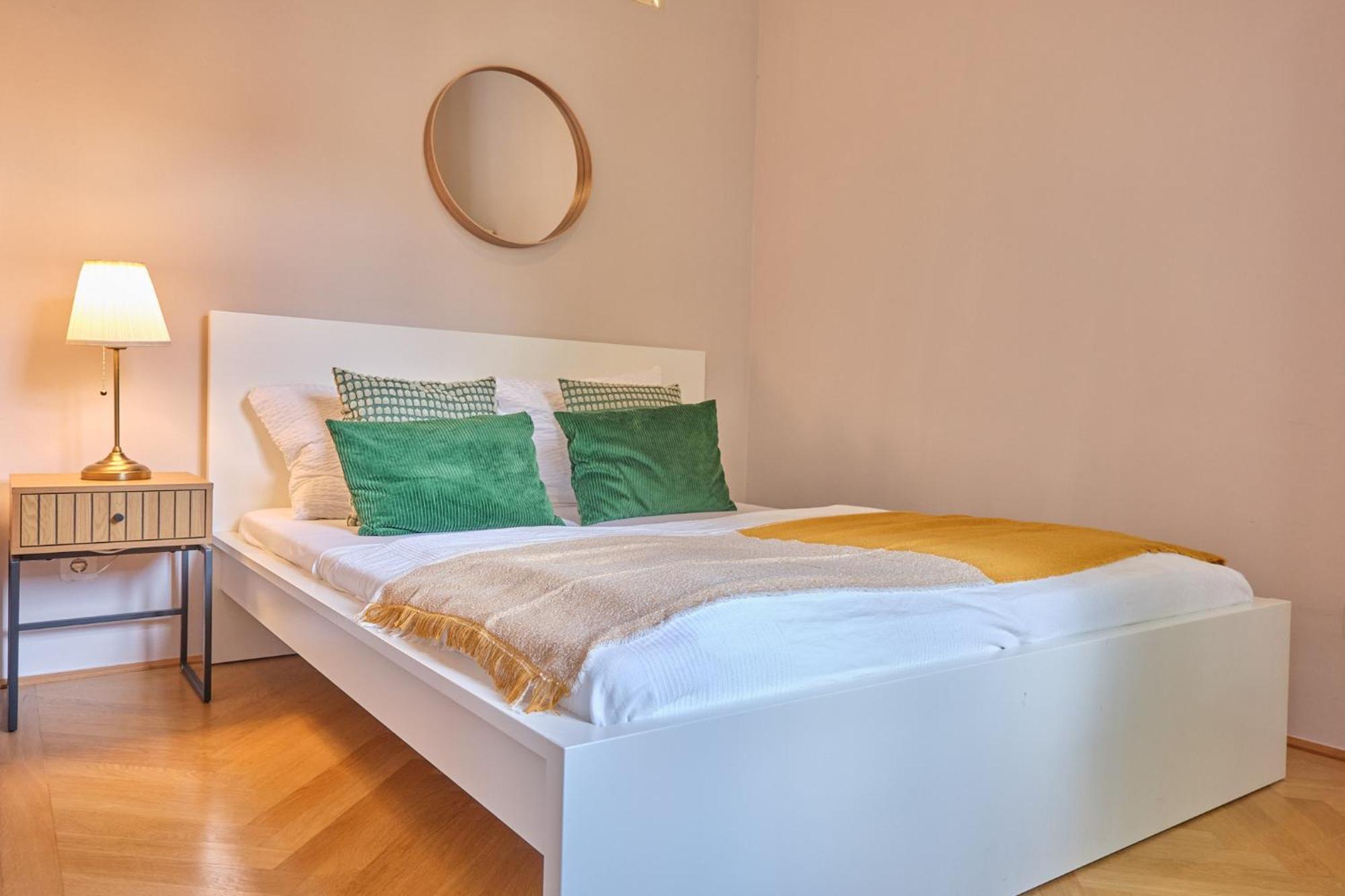 Chic - Near U3 Metro Apartment *