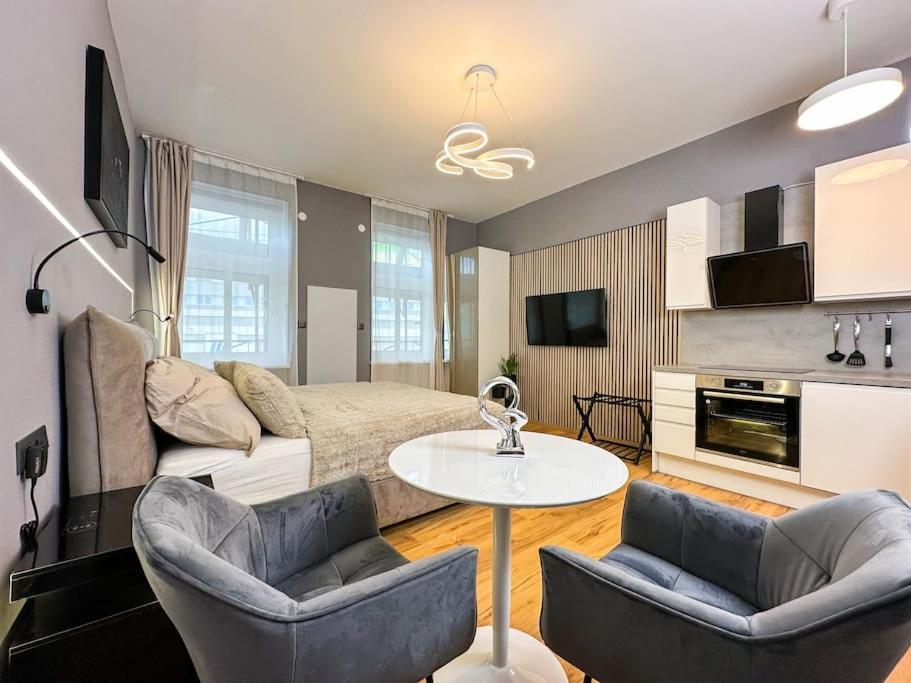 Apartment Direkt Bei Schoenbrunn! *