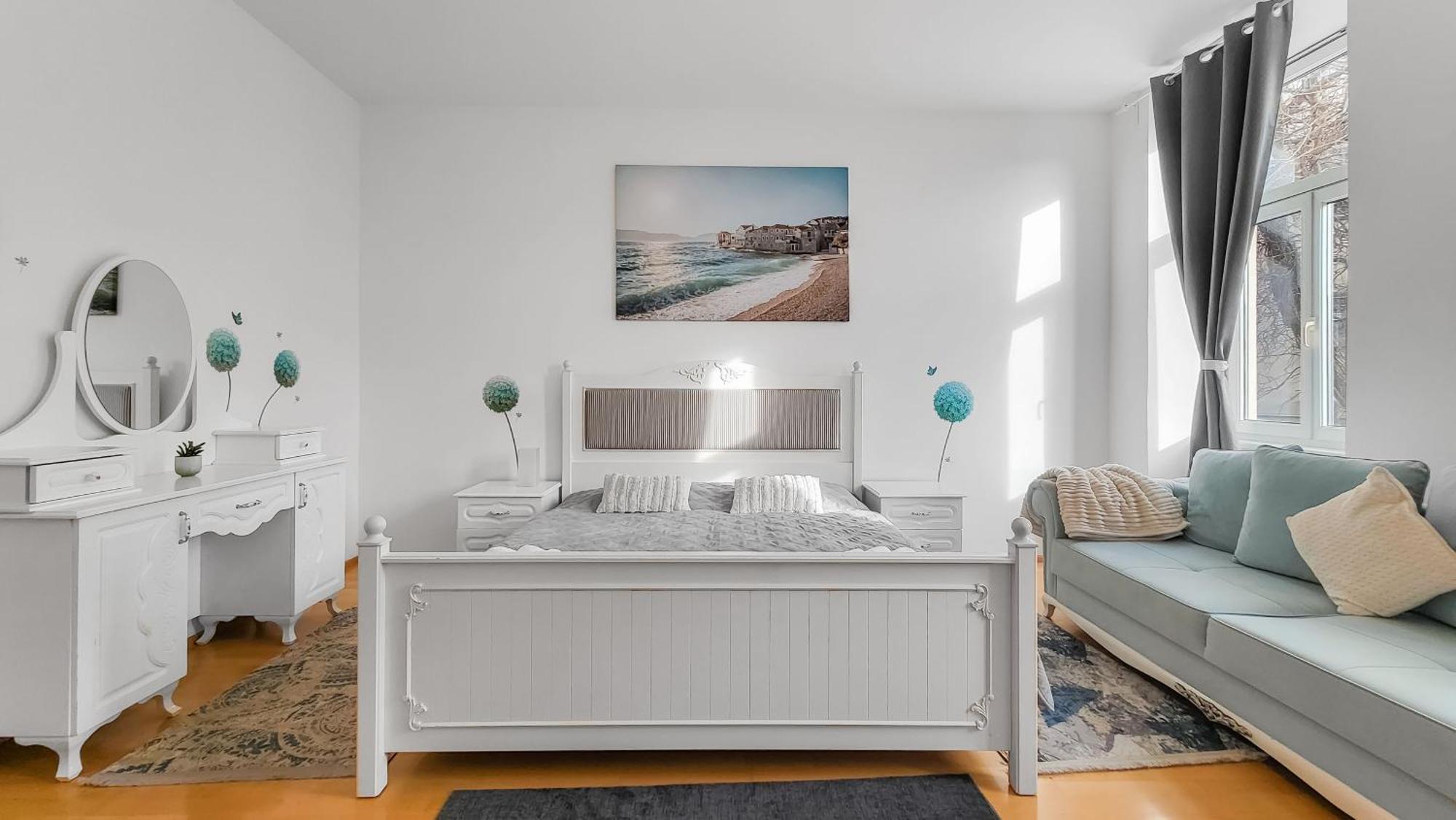 Three-bedroom Delight, King-size Beds *