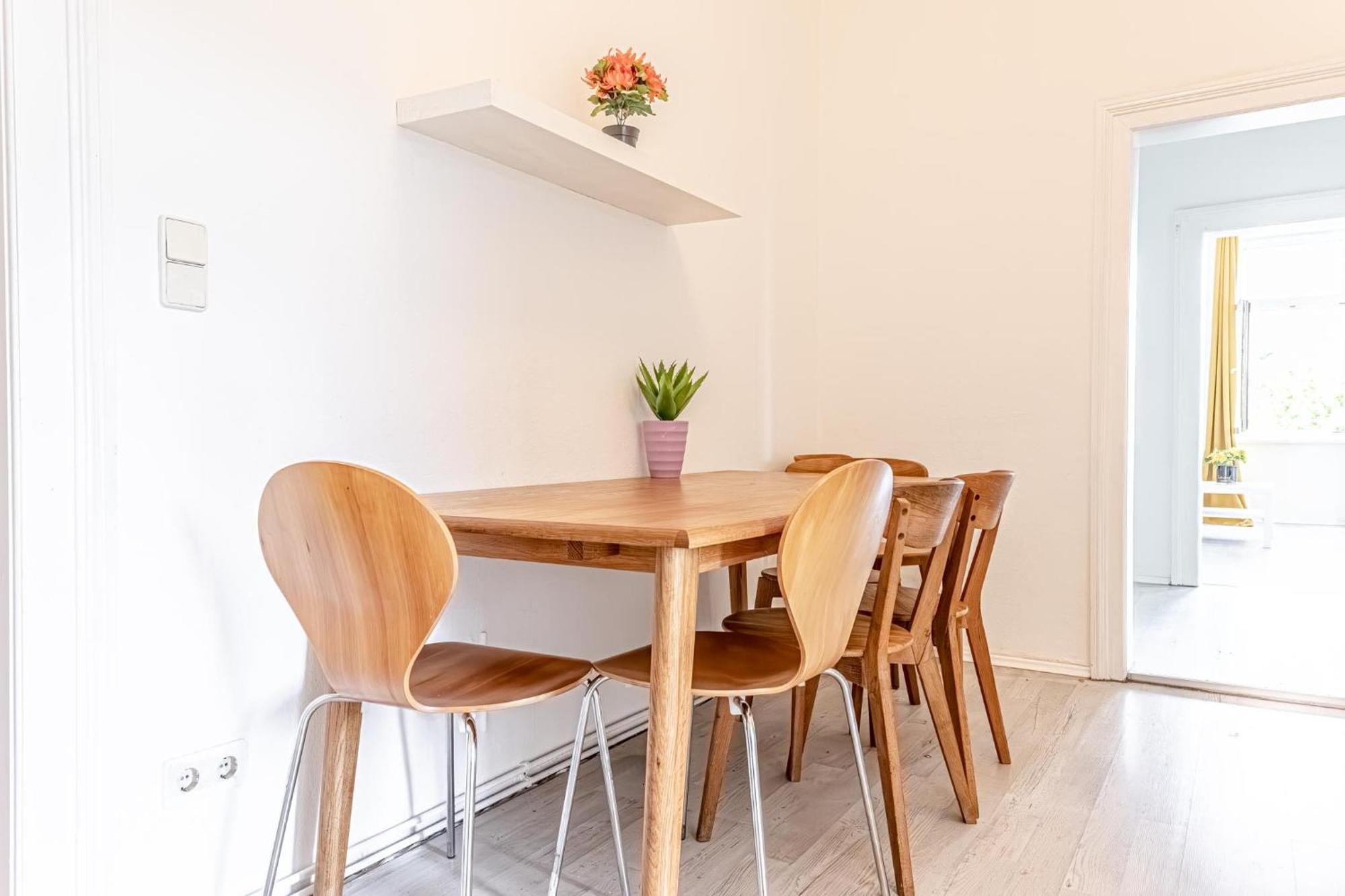 Comfy 3br Shared - U6 Subway, Danube & Millenium Apartment Vienna