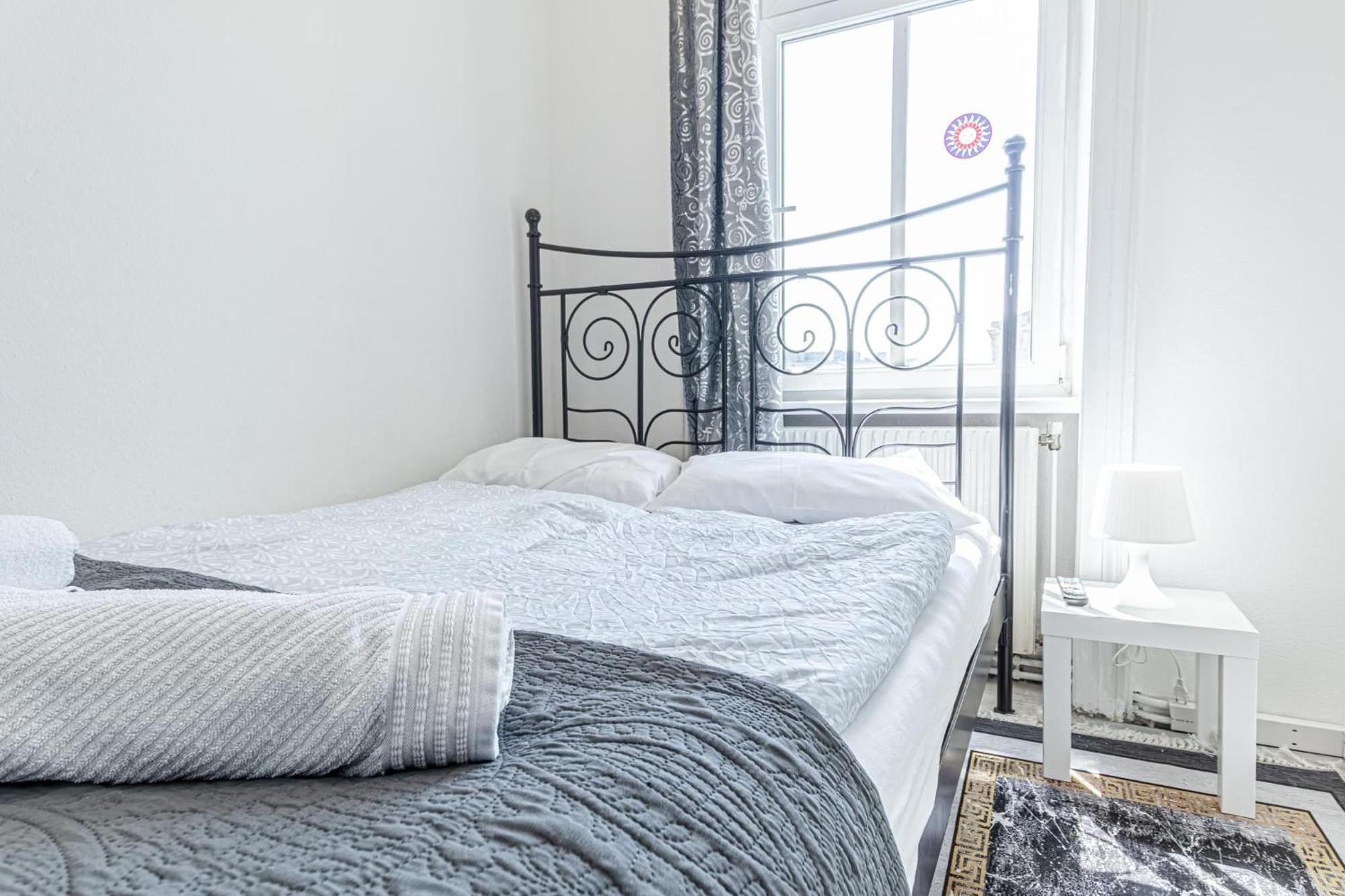 Comfy 3br Shared - U6 Subway, Danube & Millenium Apartment