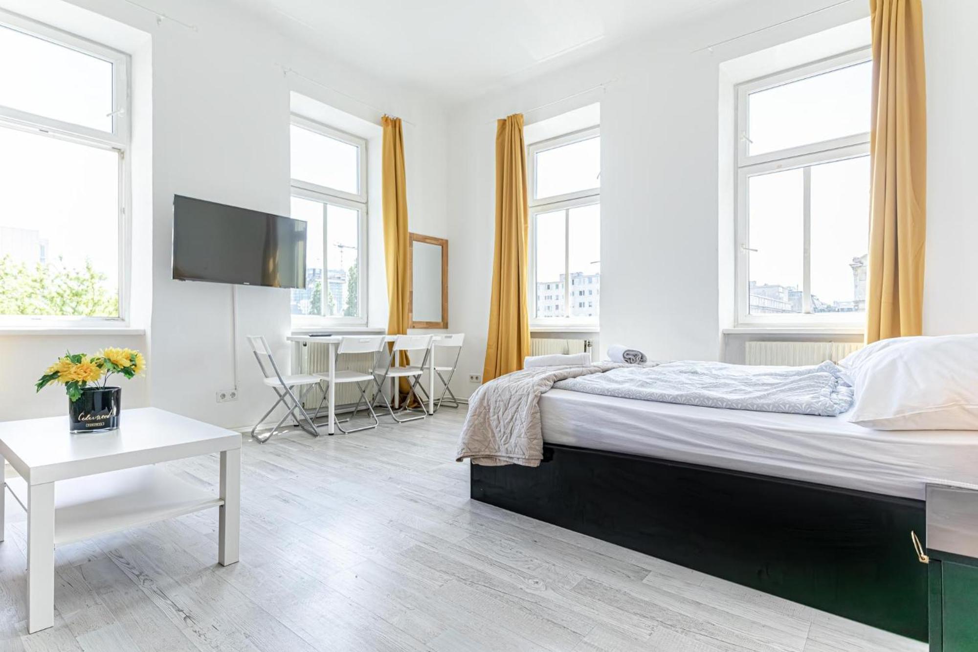 Comfy 3br Shared - U6 Subway, Danube & Millenium Apartment *