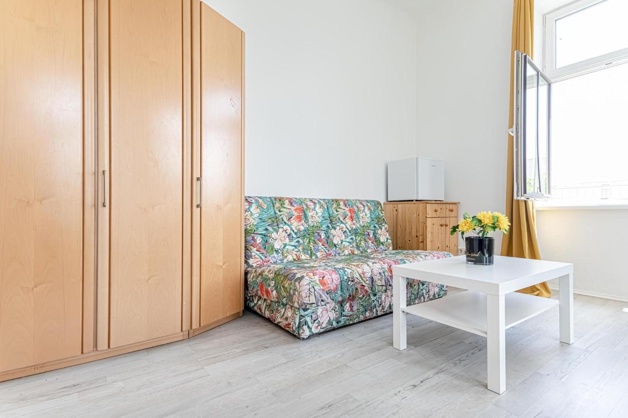 Comfy 3br Shared - U6 Subway, Danube & Millenium Apartment *