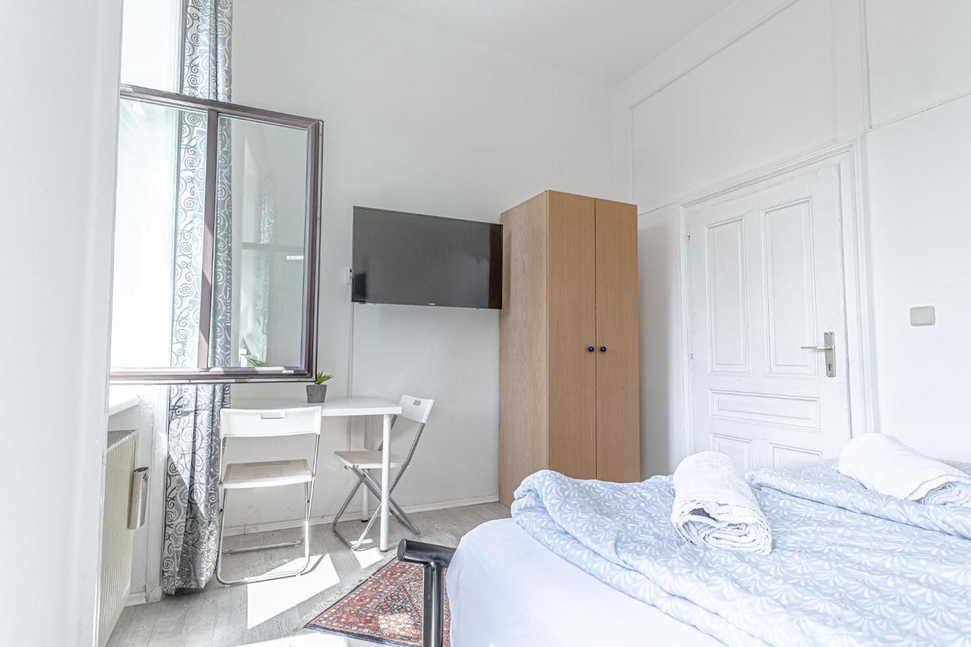 Comfy 3br Shared - U6 Subway, Danube & Millenium Apartment *