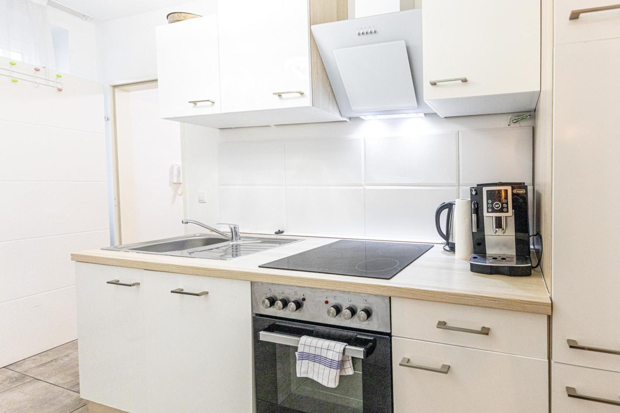Homestay & Affordable By Jr