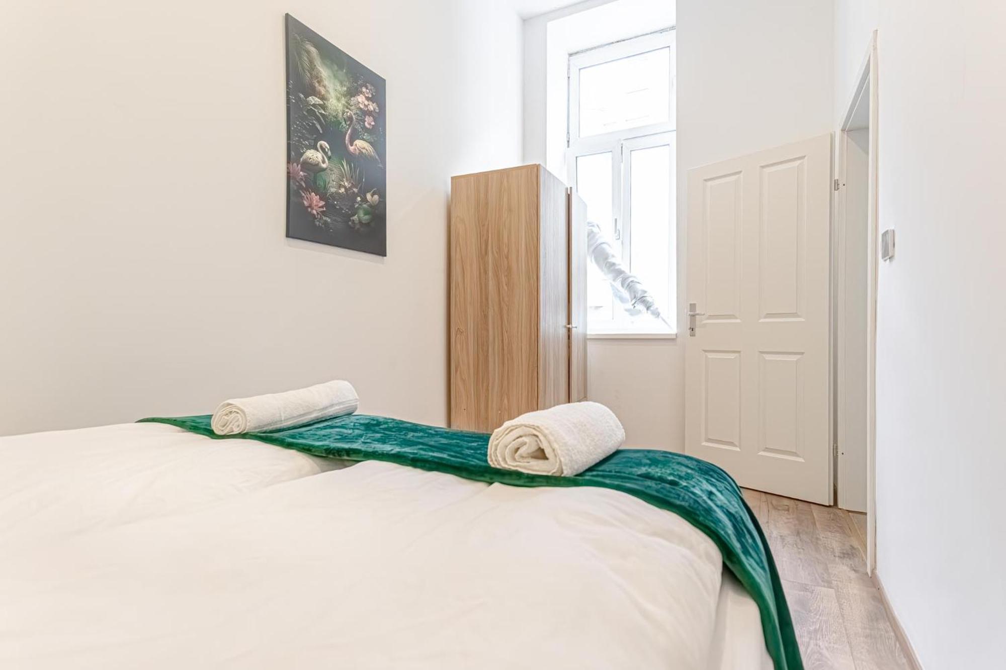 18 Min To Center Via U3 - Lovely 1br Ground Floor Gem Apartment *