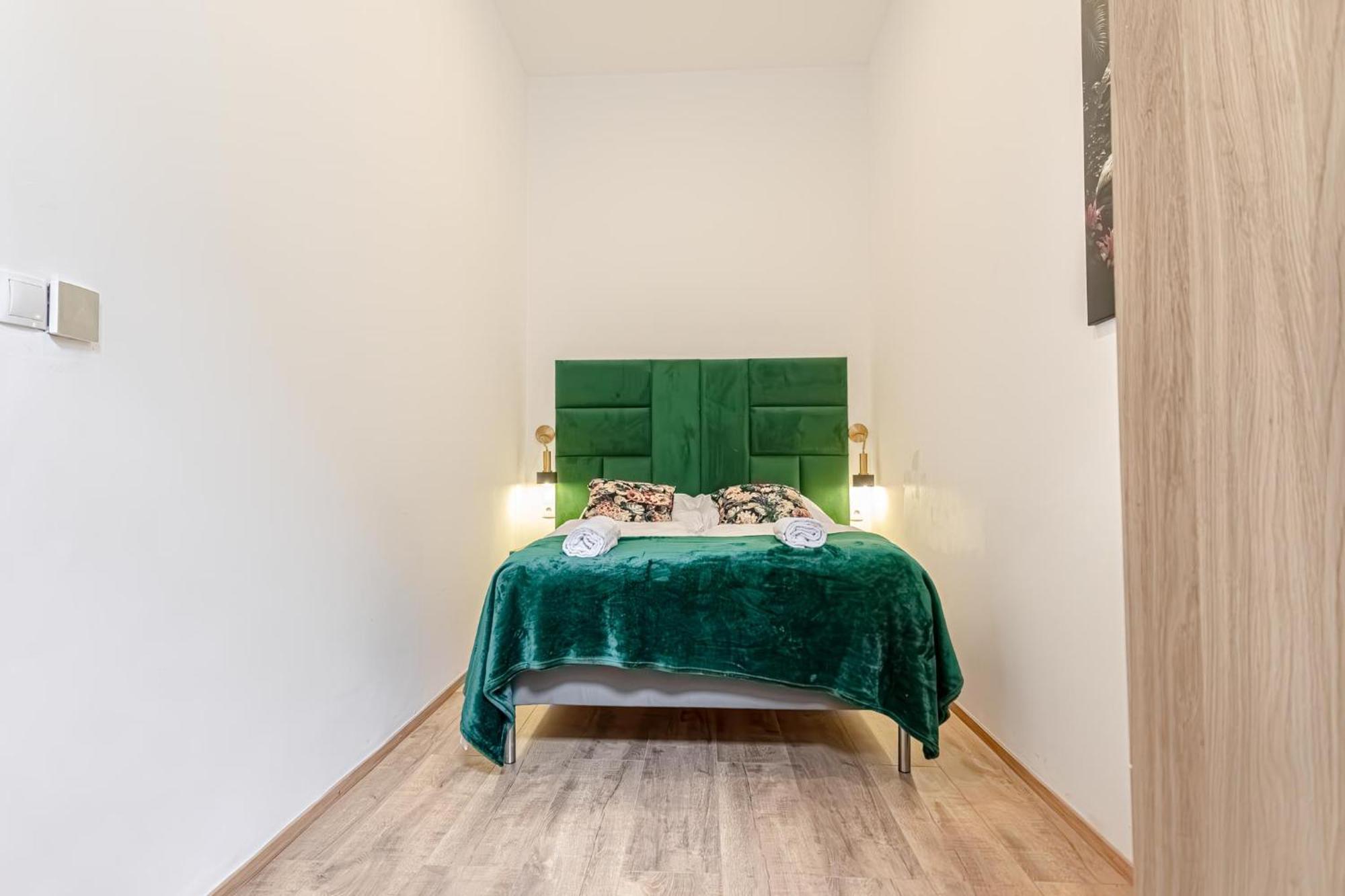 18 Min To Center Via U3 - Lovely 1br Ground Floor Gem Apartment *