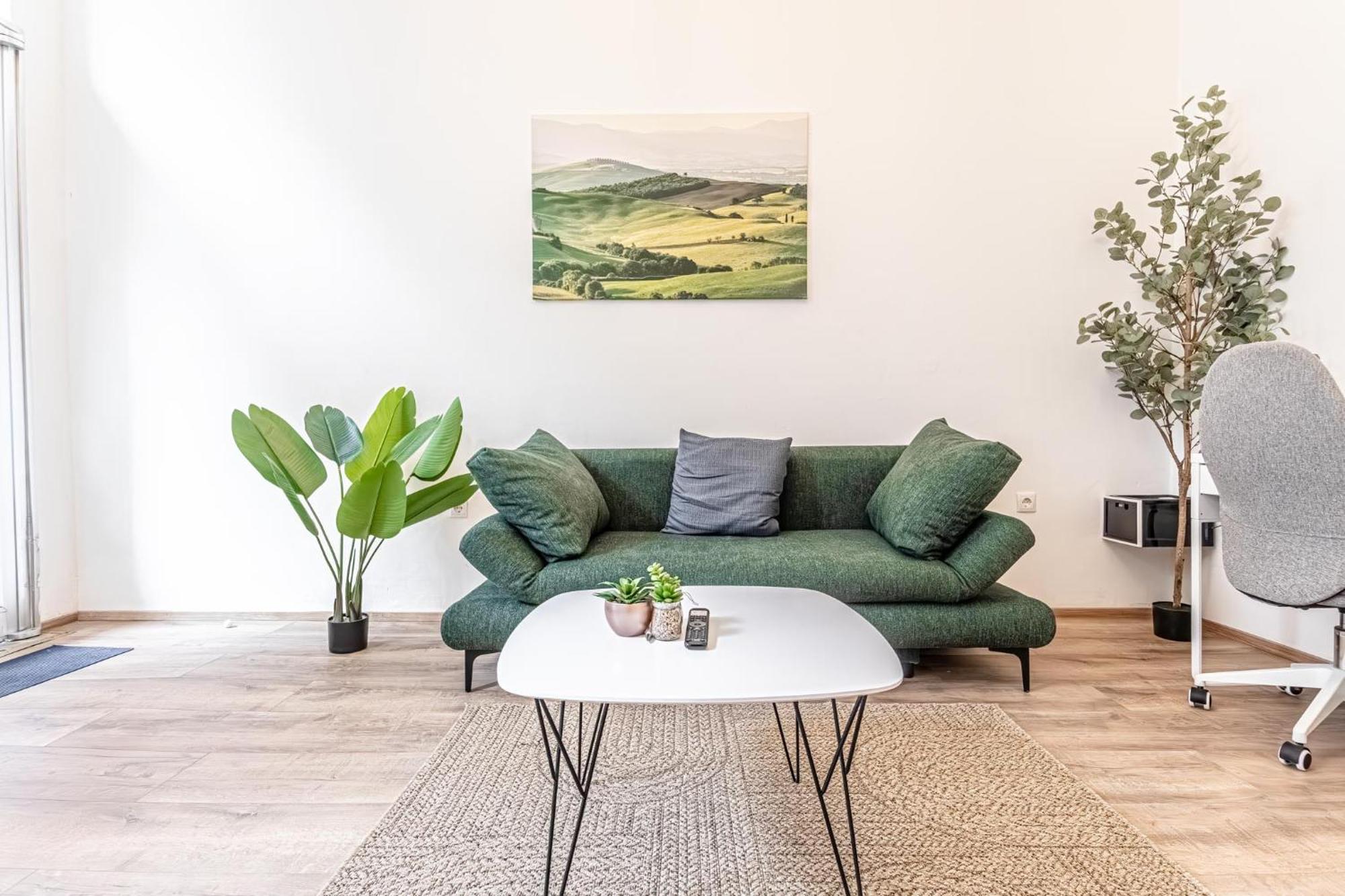 18 Min To Center Via U3 - Lovely 1br Ground Floor Gem *