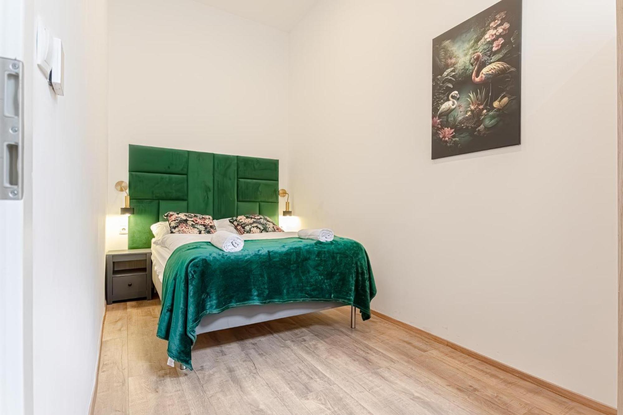 Apartment 18 Min To Center Via U3 - Lovely 1br Ground Floor Gem