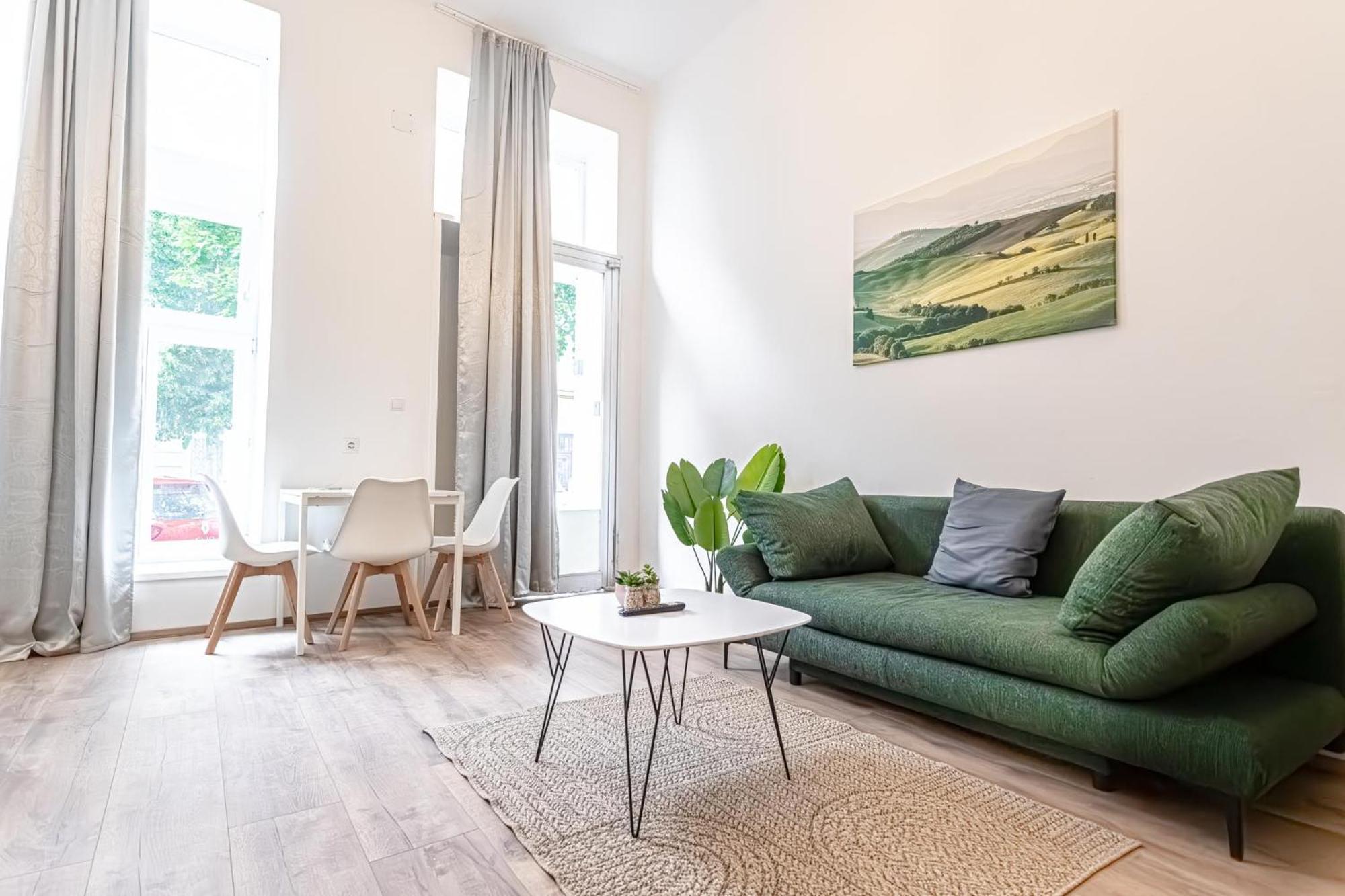 18 Min To Center Via U3 - Lovely 1br Ground Floor Gem Apartment *