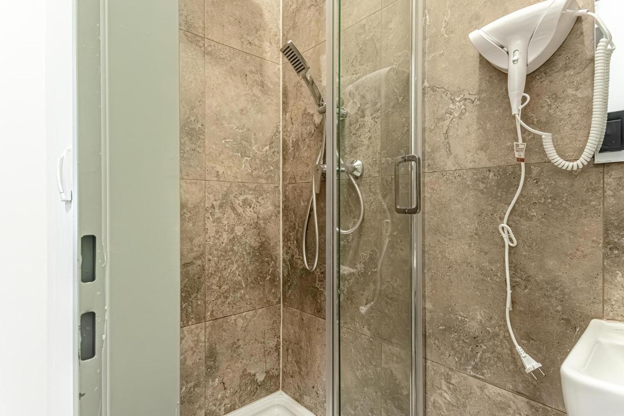 18 Min To Center Via U3 - Lovely 1br Ground Floor Gem
