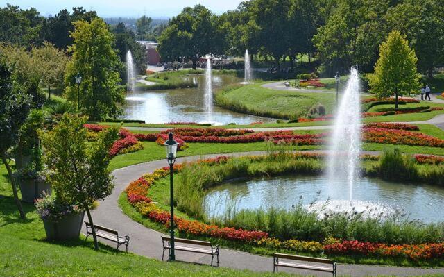 Central-vintage With Free Parking And 5min Walk To Metro Pousada *