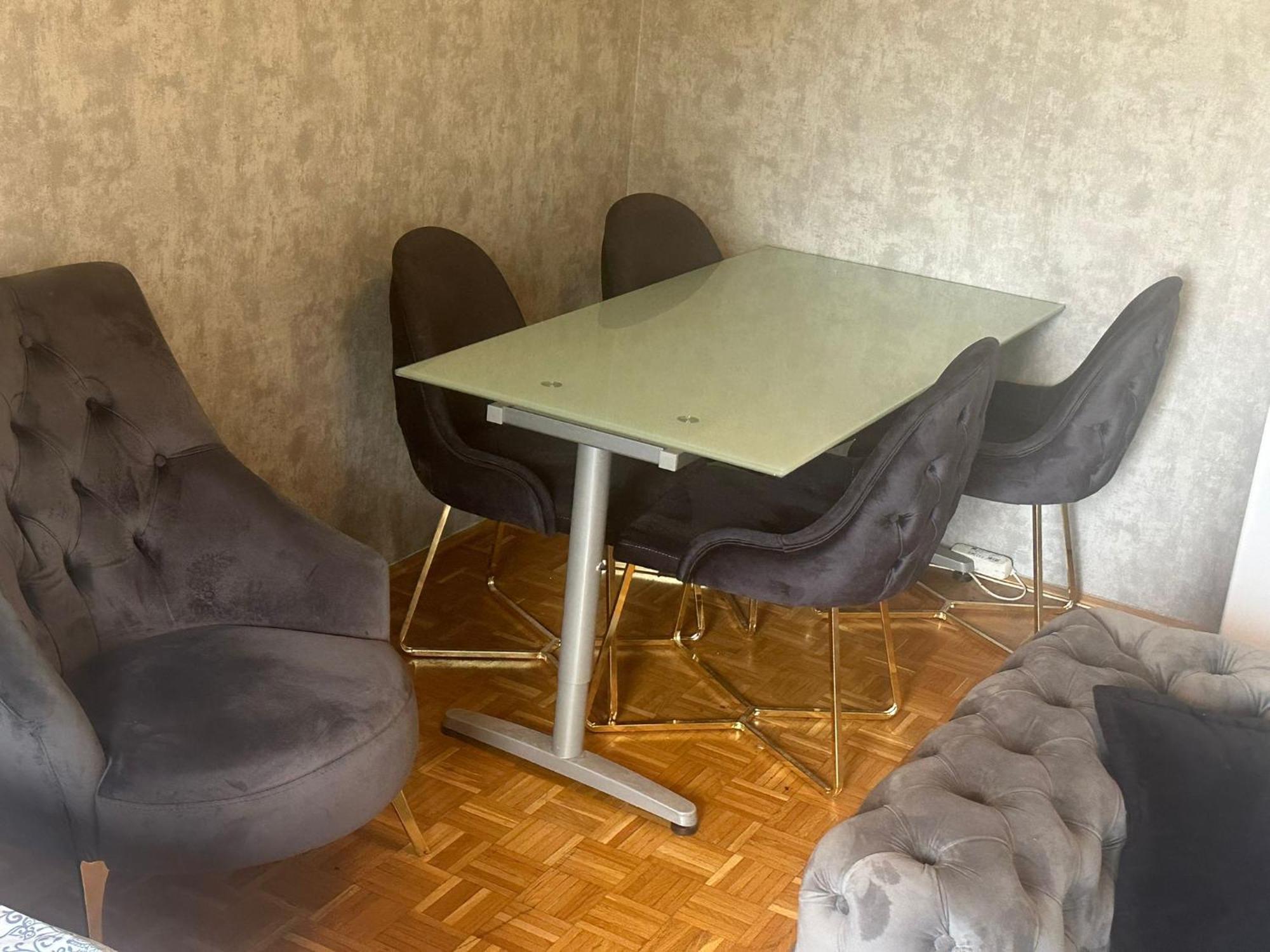 Lovely Near Center Apartment