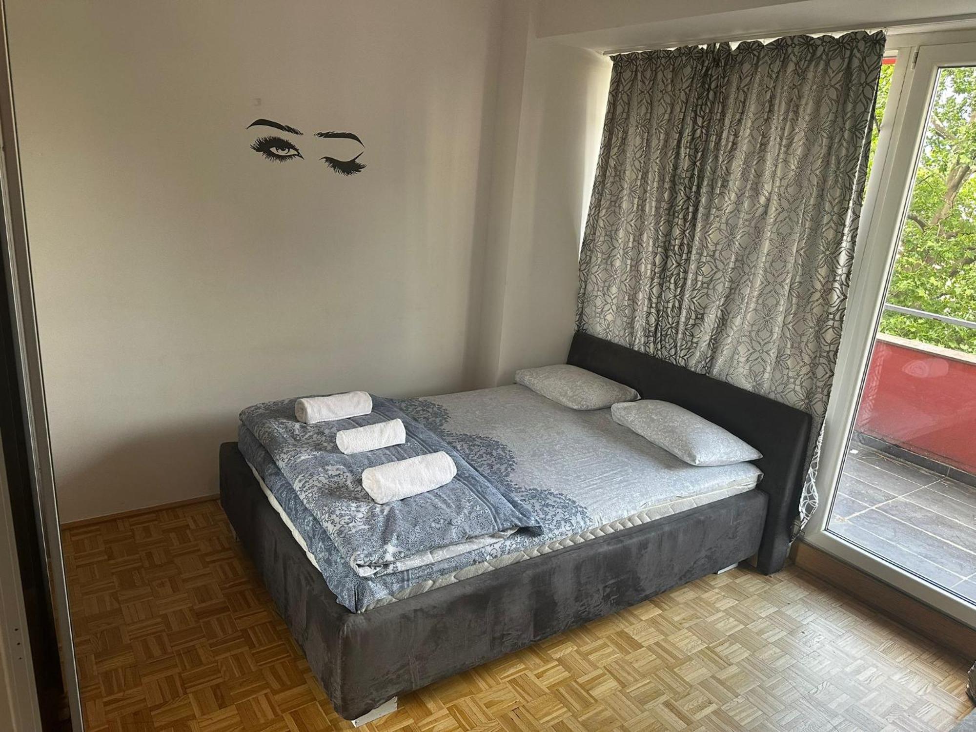 Lovely Near Center Apartment *