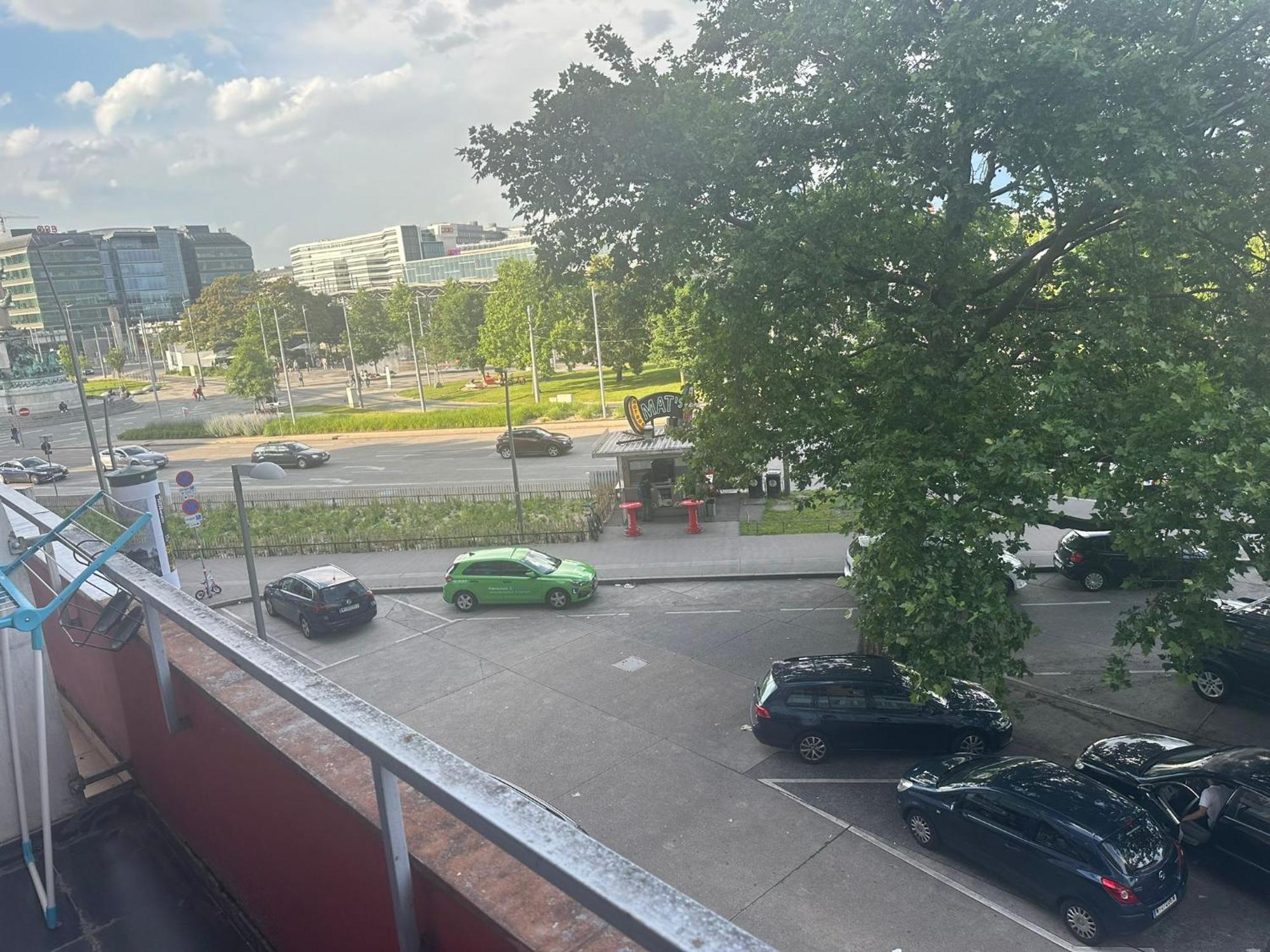 Lovely Near Center Apartment
