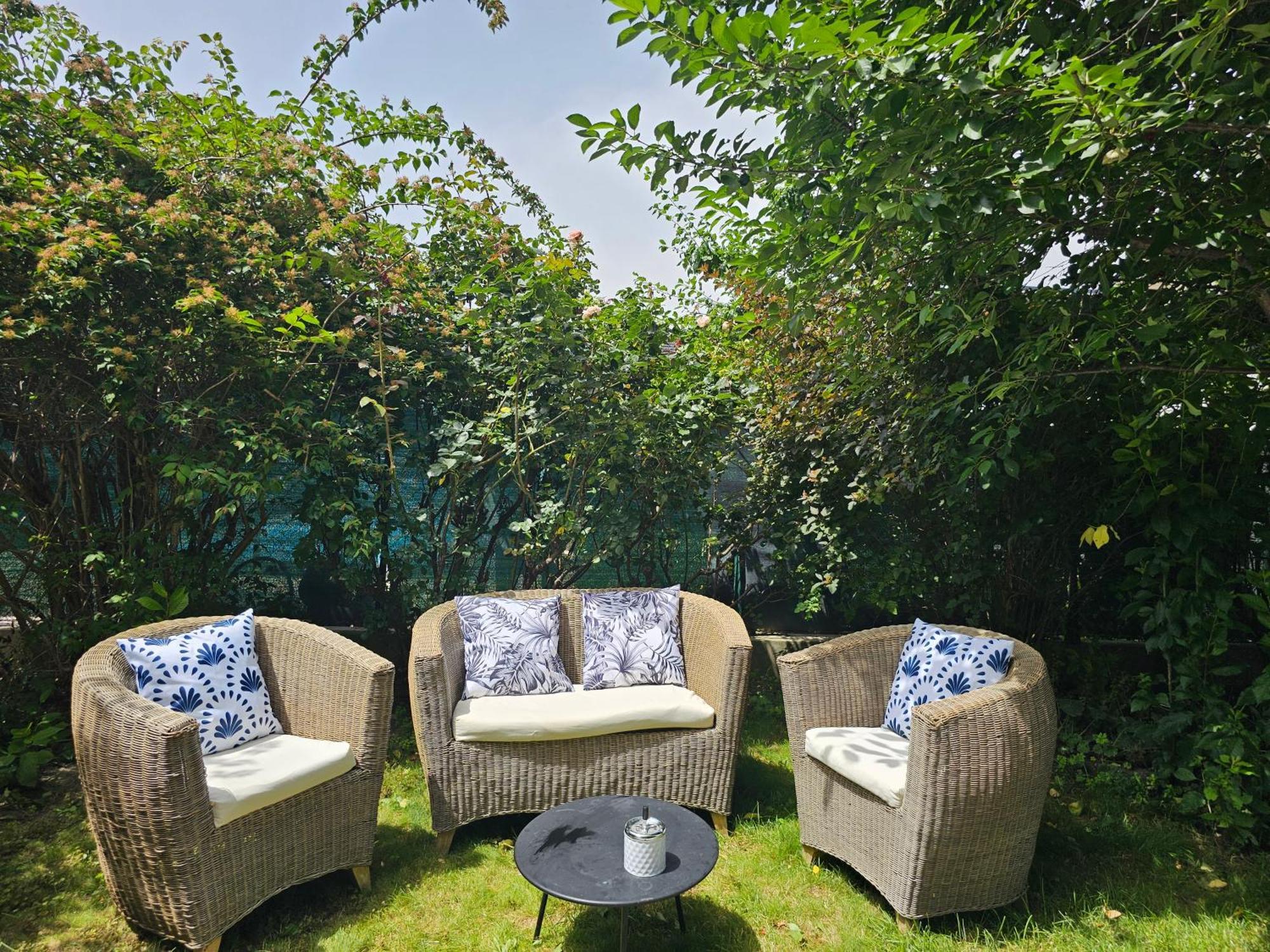 With Pool - Big Garden - Barbecue - Free Parking Villa