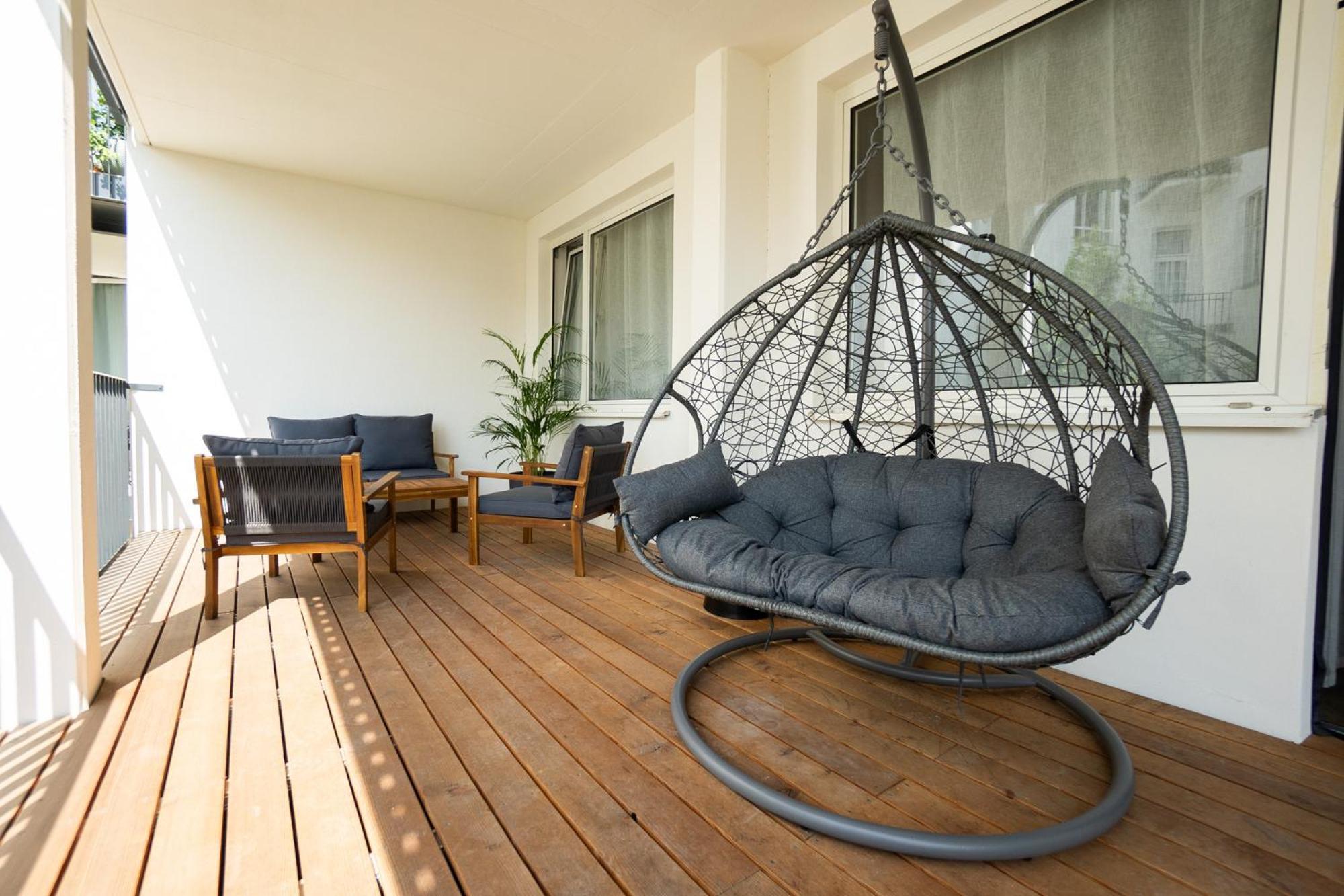 Bright Stylish With A Huge Terrace In A Location Apartment