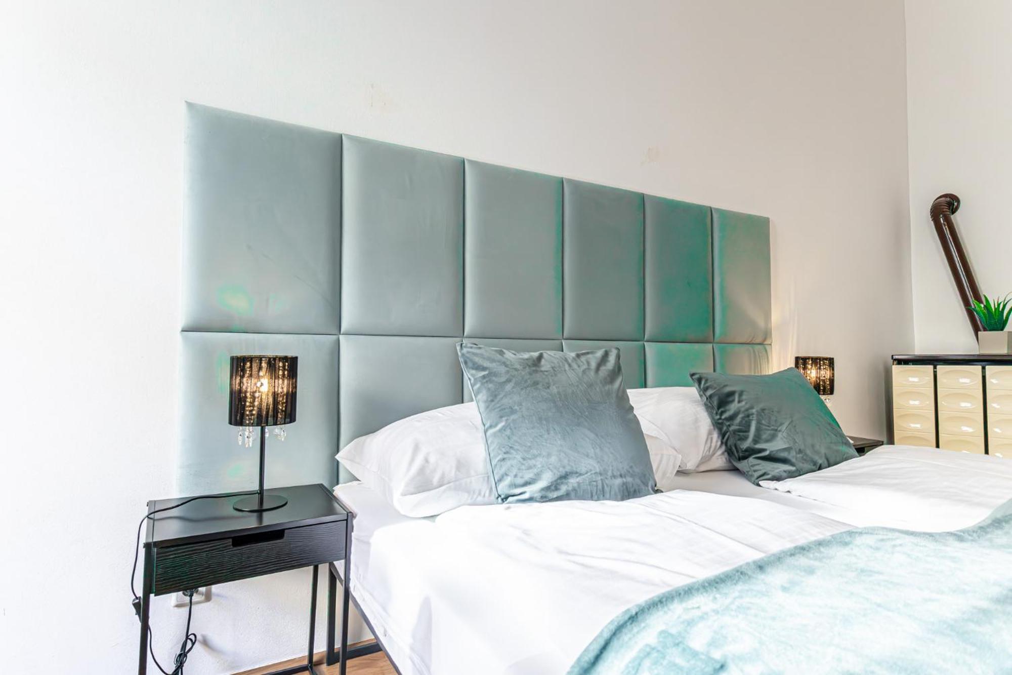 Bright 1br 10 Min From Heart Of Apartment