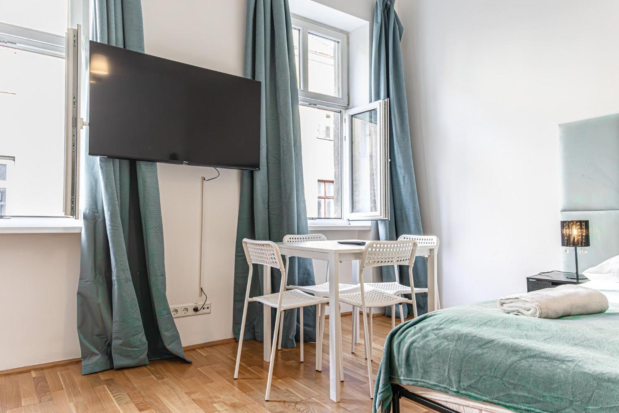 Bright 1br 10 Min From Heart Of Apartment
